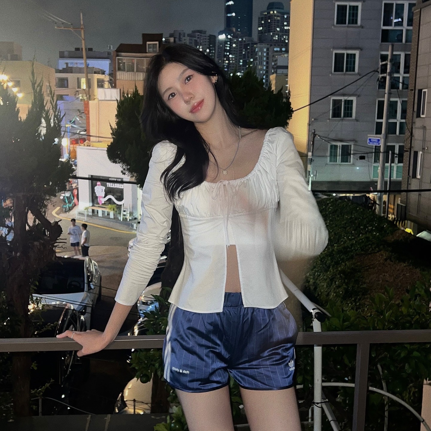 (W) Adidas x Sporty & Rich Shorts White Night Indigo - KR Sizing 착용 스타일