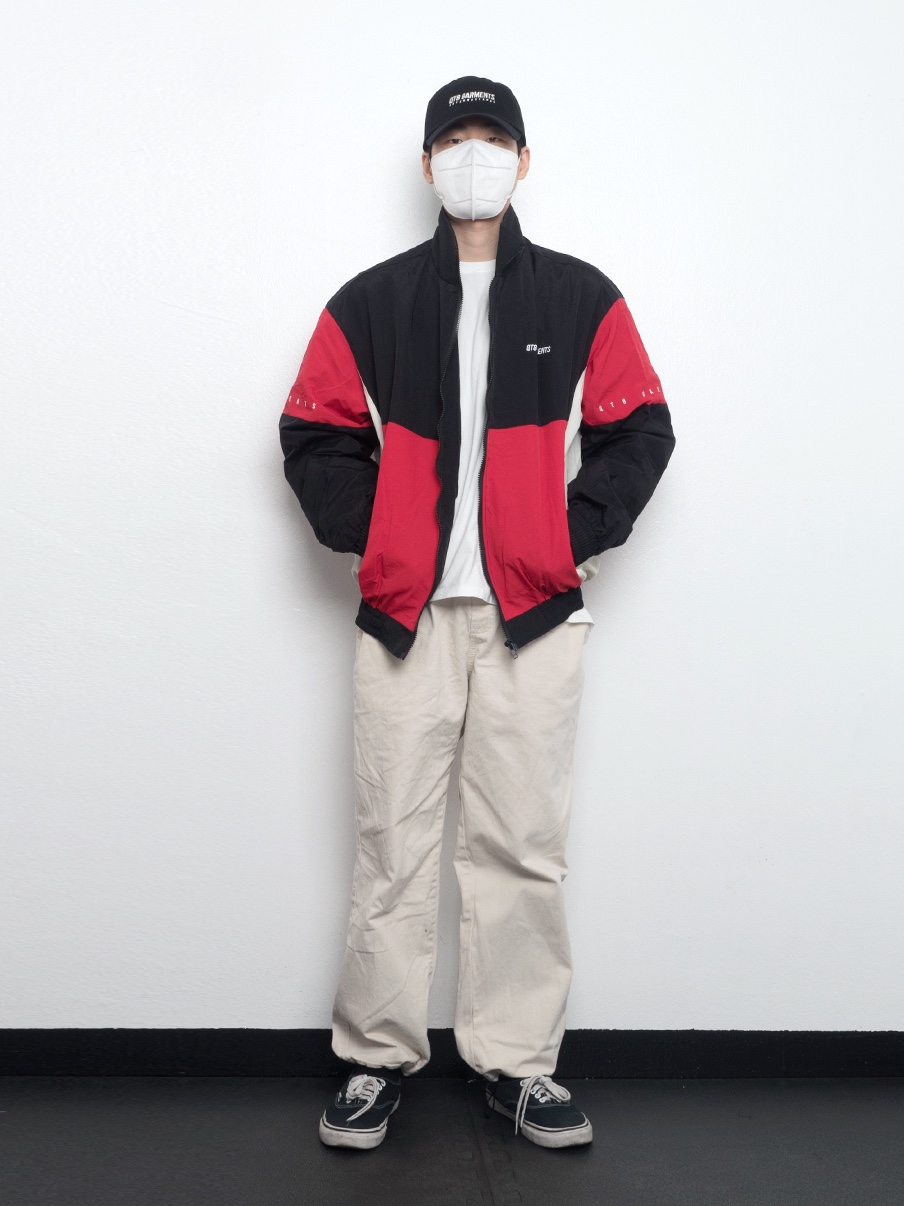 QT8 Garments TL Old Track Jacket Black/Red, QT8 GARMENTS BN I.T Logo Ball Cap Black 착용 스타일 - 2
