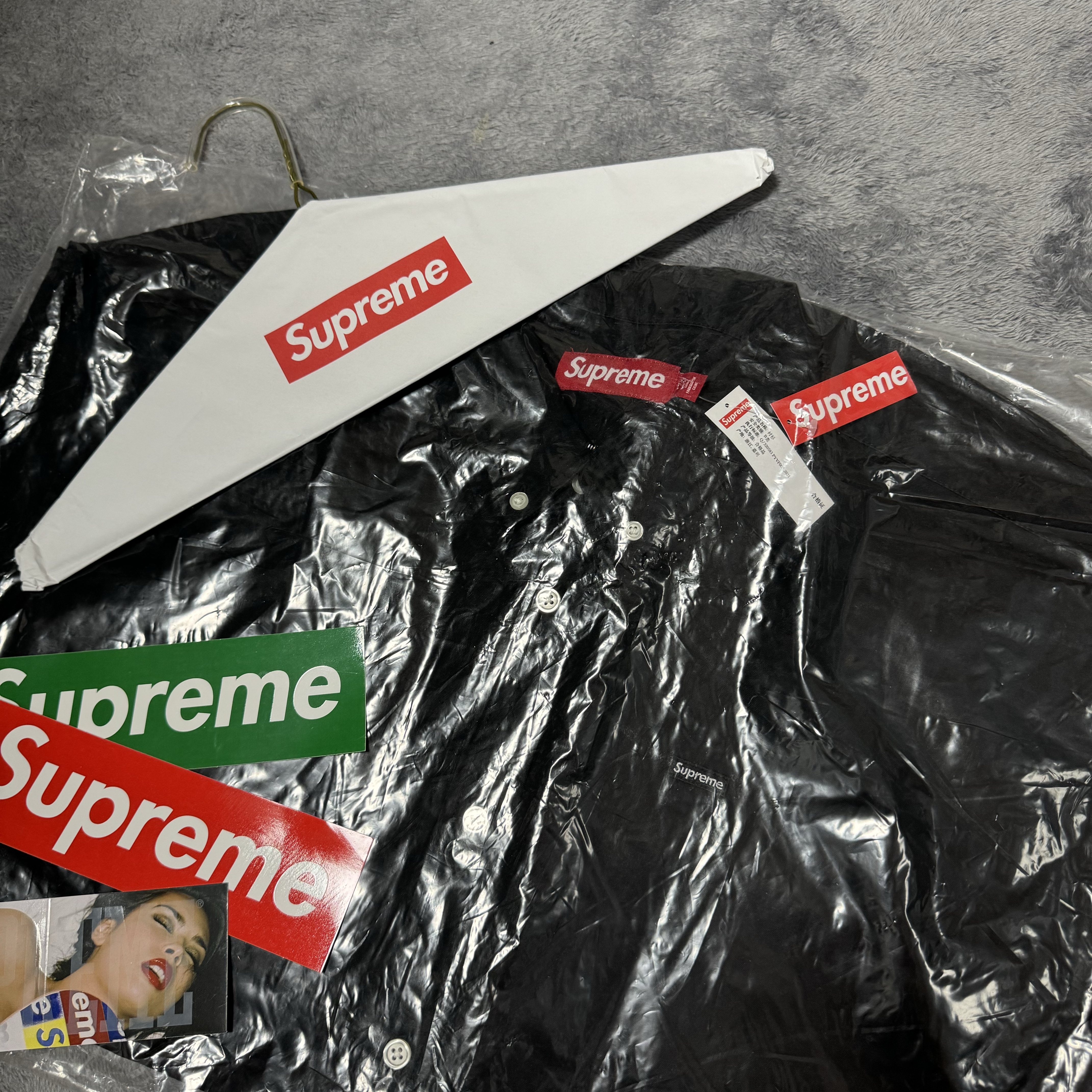Supreme Small Box Shirt Black - 24FW 착용 스타일