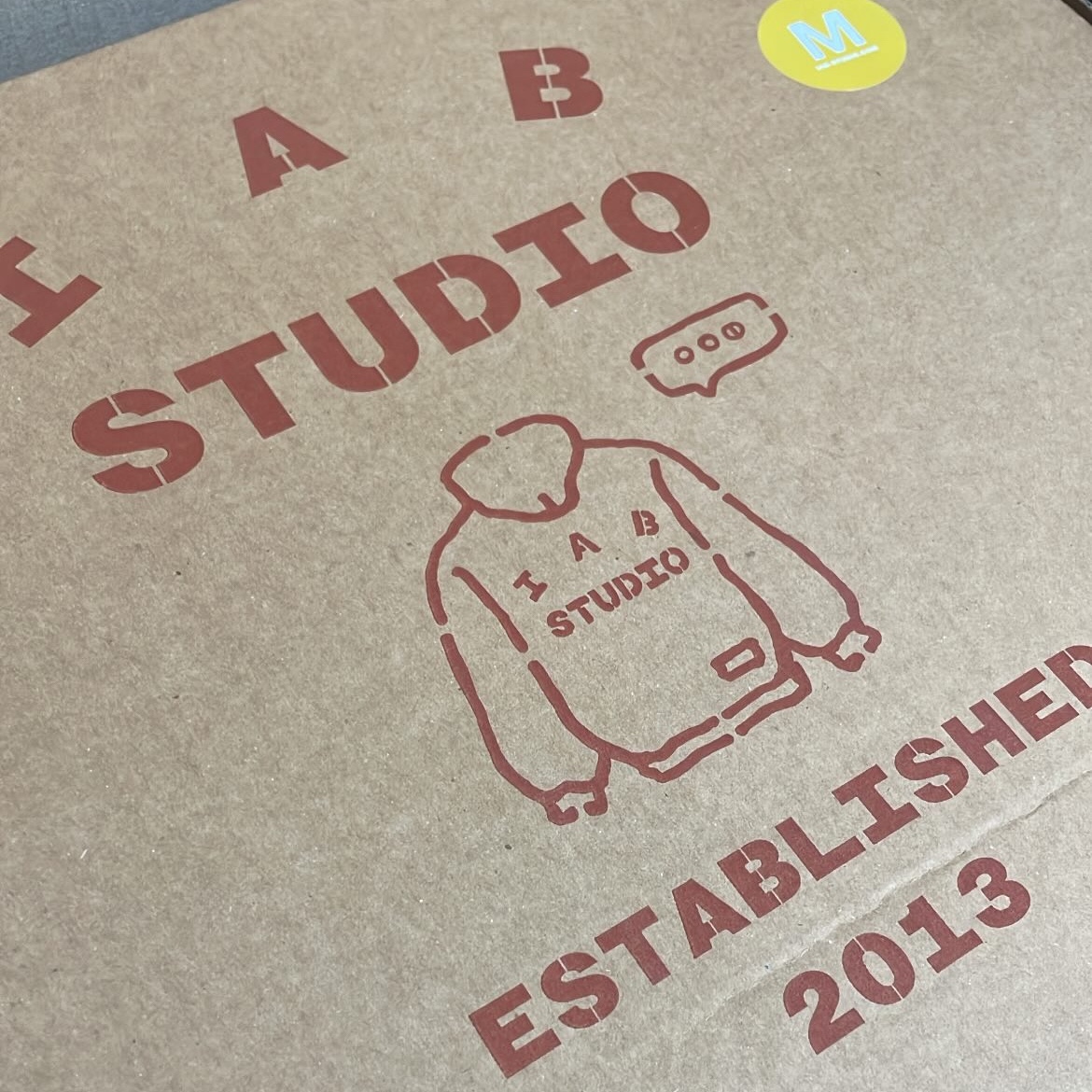 IAB Studio Hoodie Light Gray 착용 스타일
