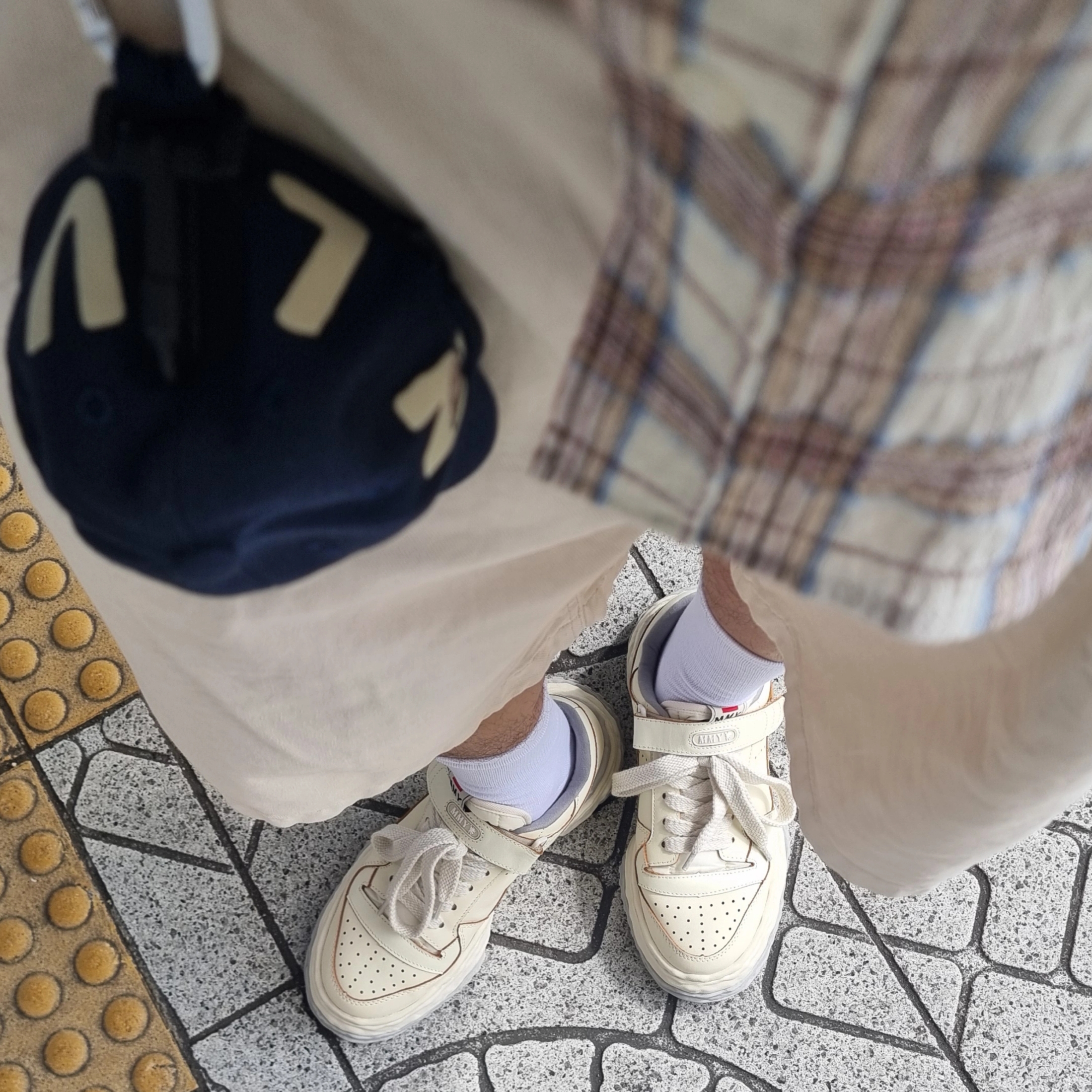 Maison Mihara Yasuhiro Keith OG Sole Leather Low-top Sneakers White 착용 스타일