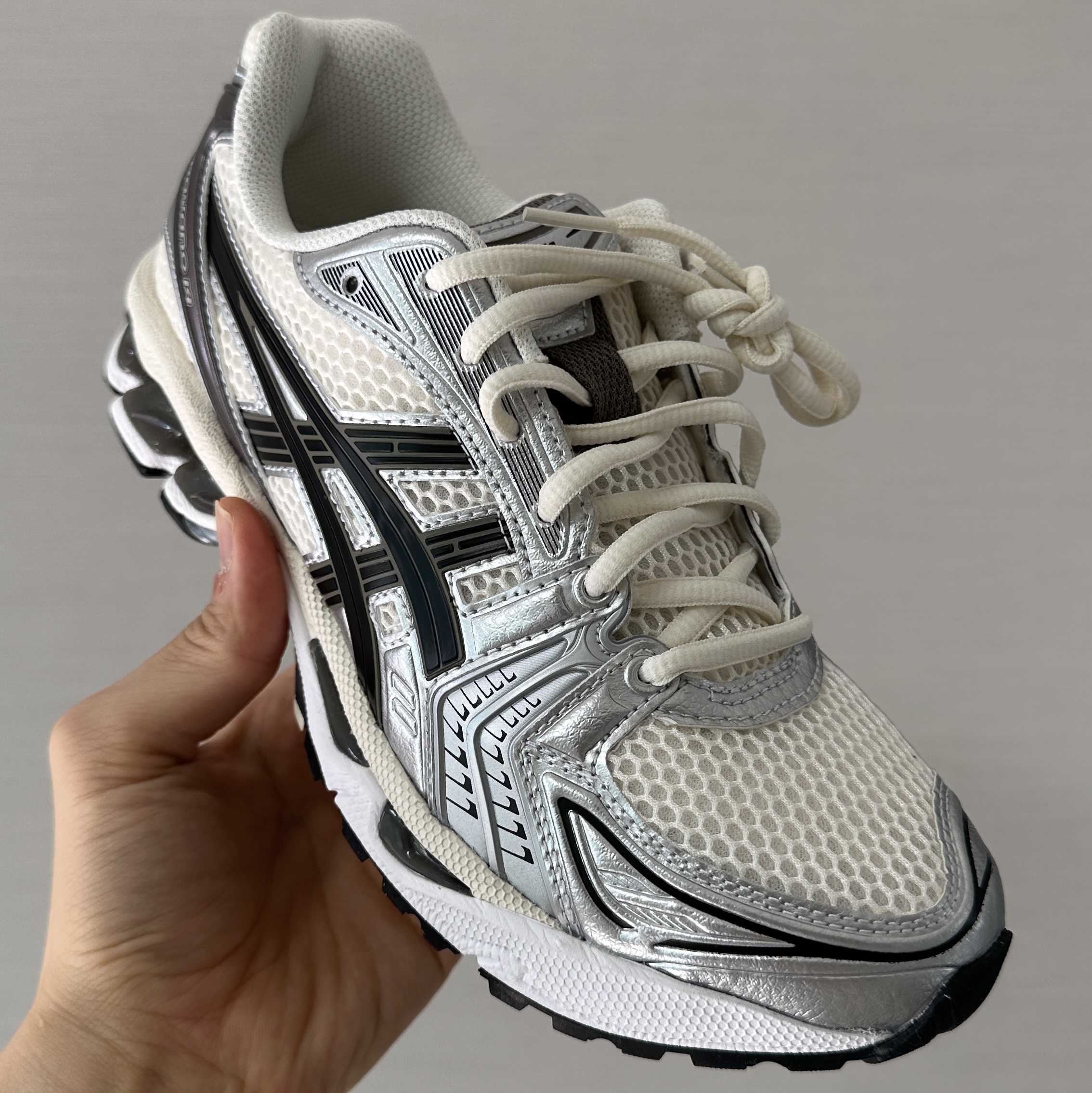 Asics Gel-Kayano 14 Cream Black 착용 스타일 - 1