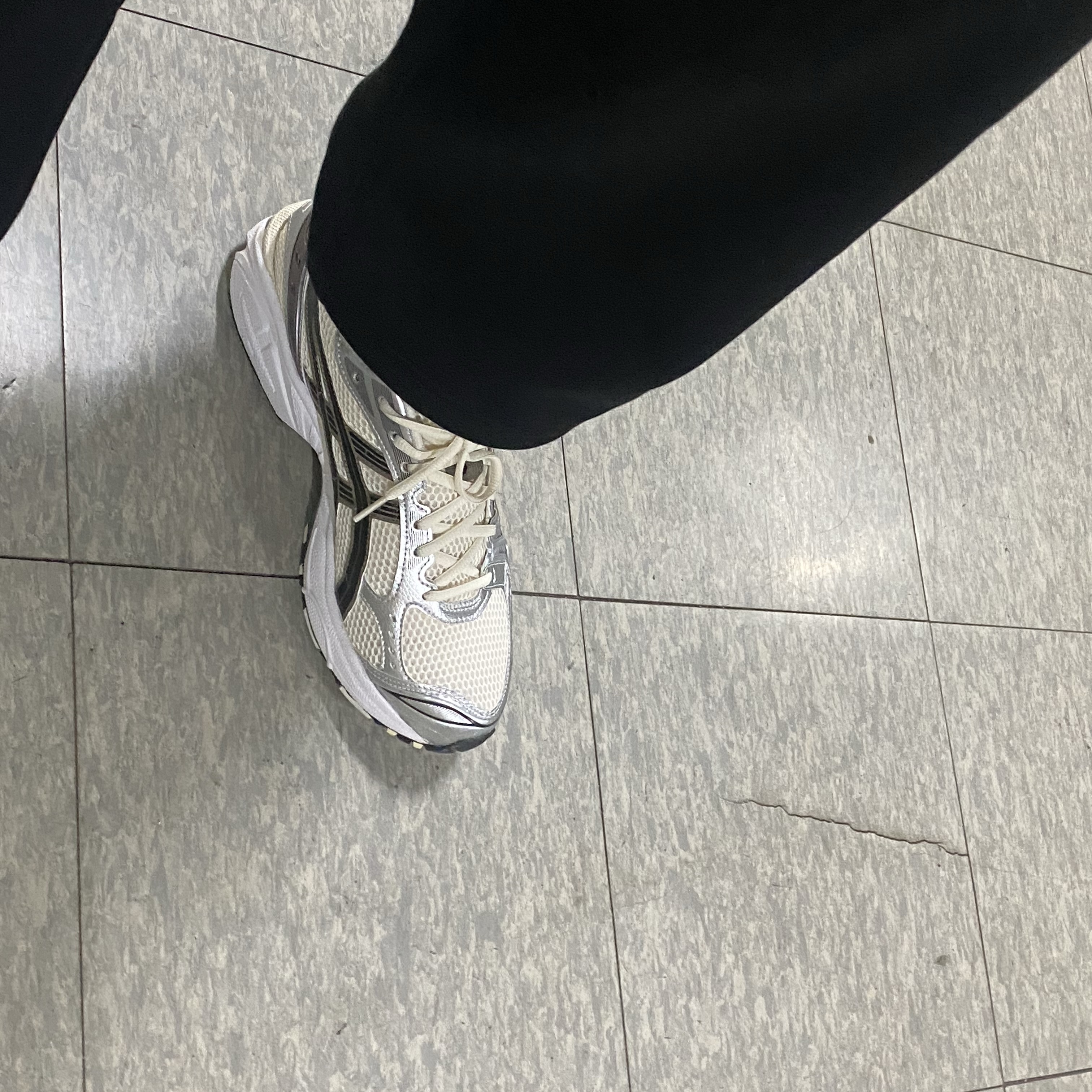Asics Gel-Kayano 14 Cream Black 착용 스타일