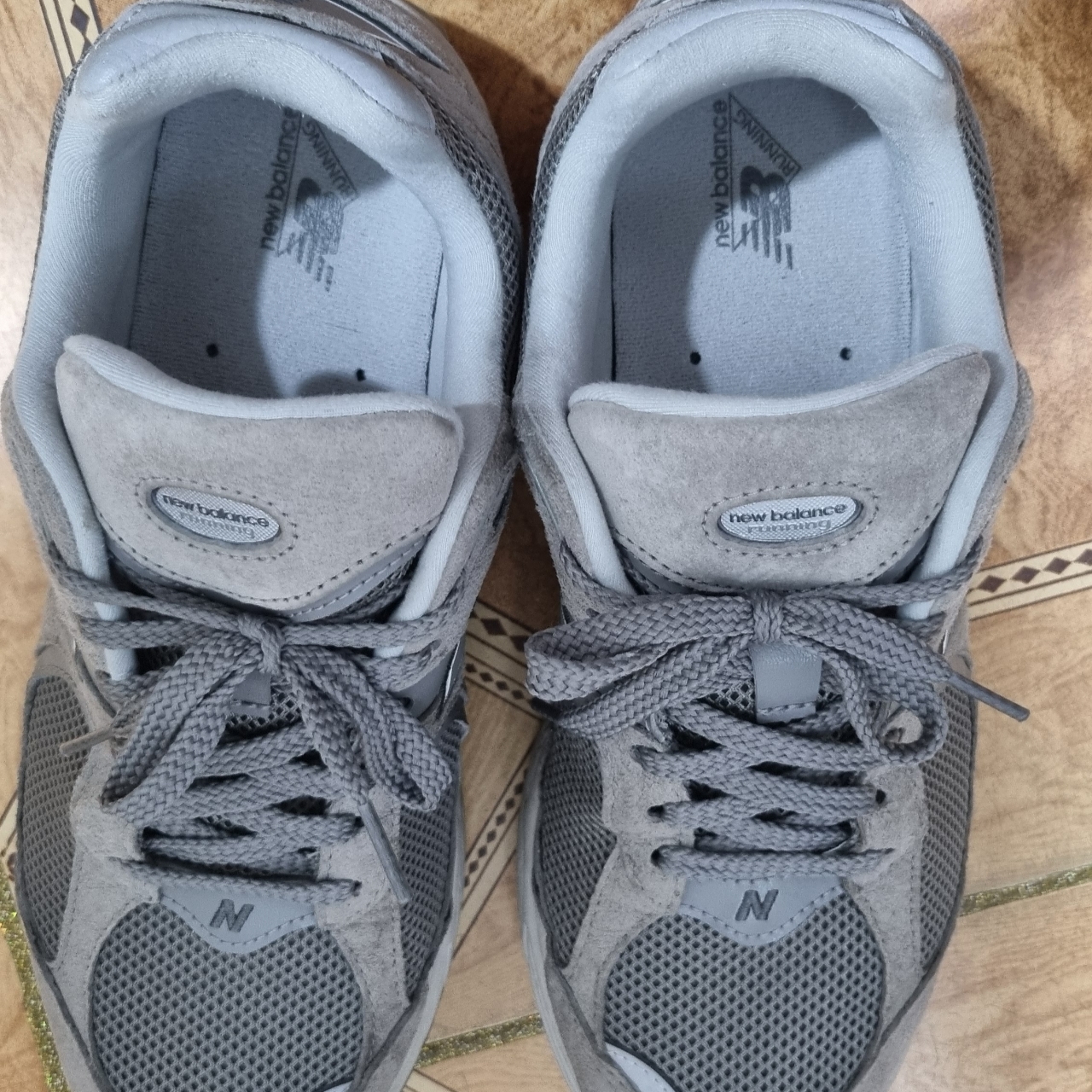 New Balance 2002R Grey 착용 스타일 - 2