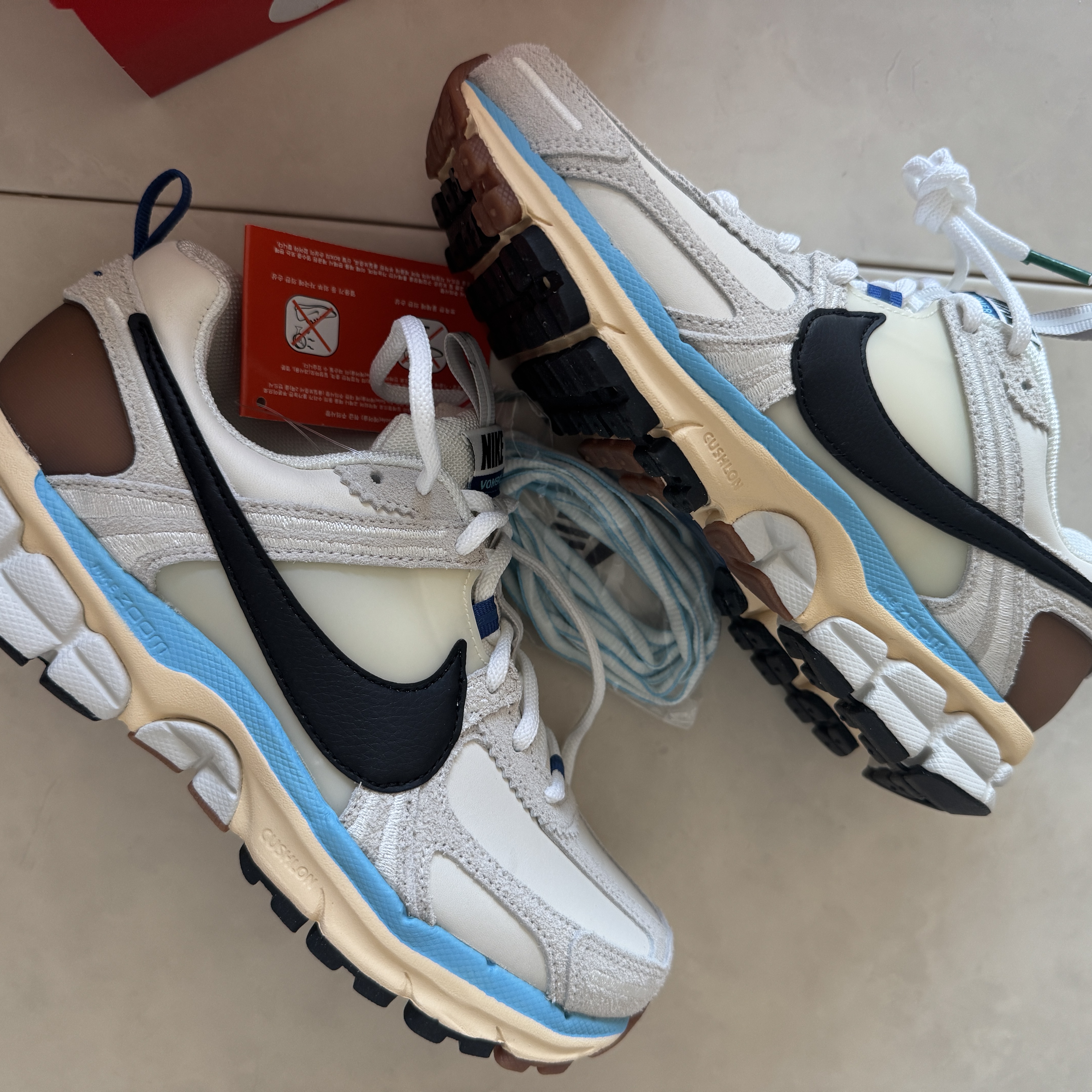 (W) Nike Zoom Vomero 5 PRM Designed by Japan 착용 스타일