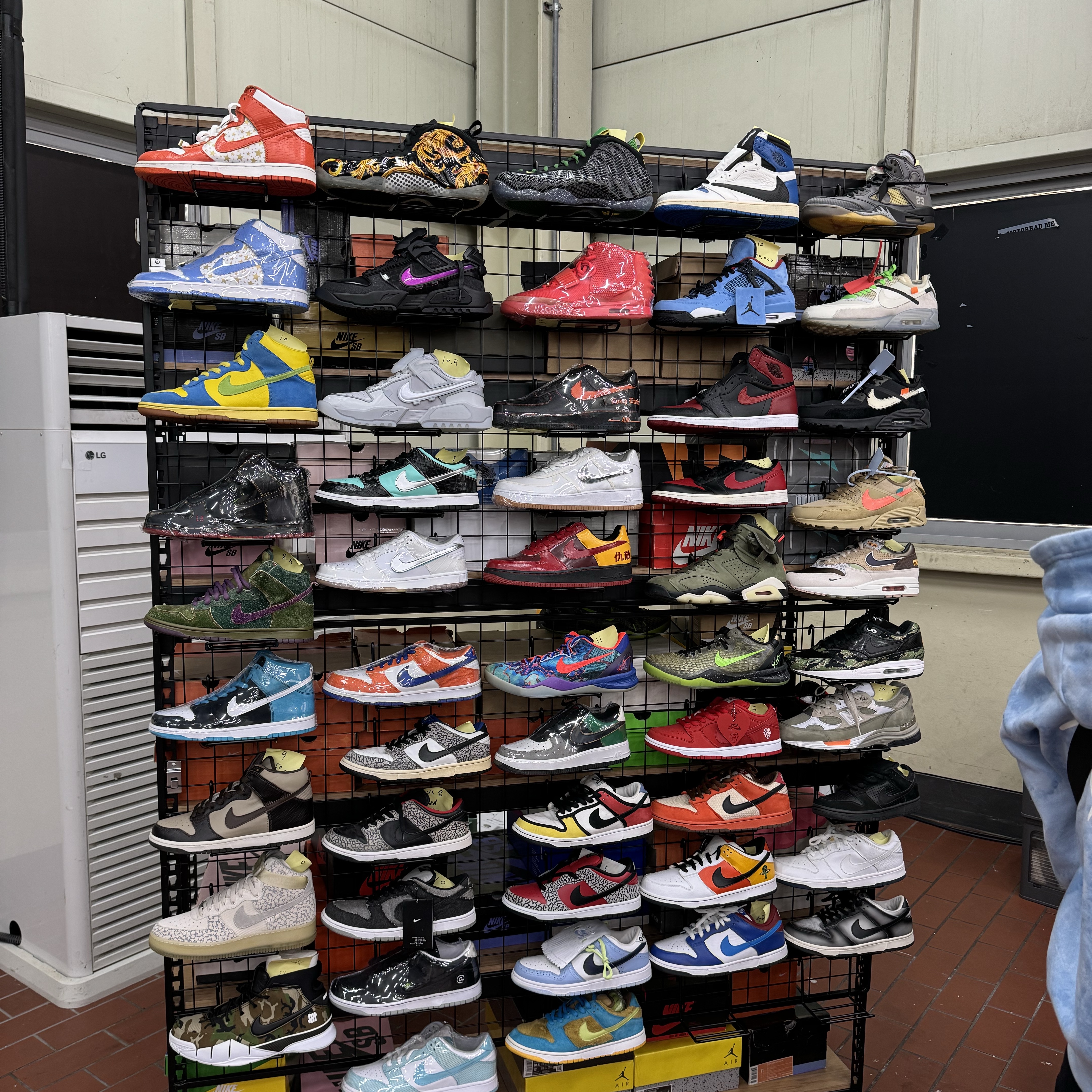 Jordan 1 x Travis Scott Retro Low OG SP Sail and Ridgerock, Nike x Peaceminusone LS T-Shirt Black (DR0098-010) 착용 스타일 - 9