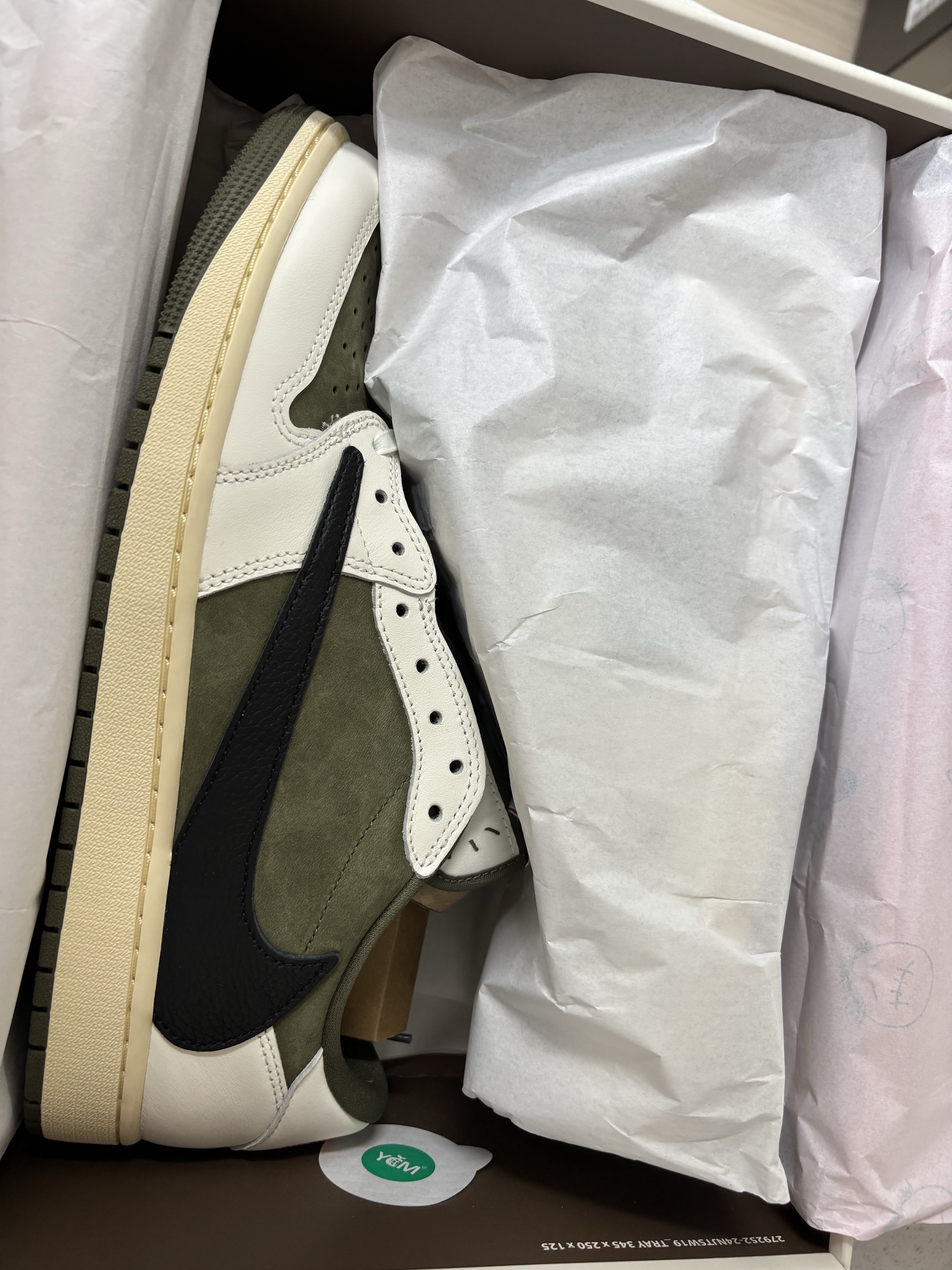 Jordan 1 x Travis Scott Retro Low OG SP Reverse Olive 착용 스타일
