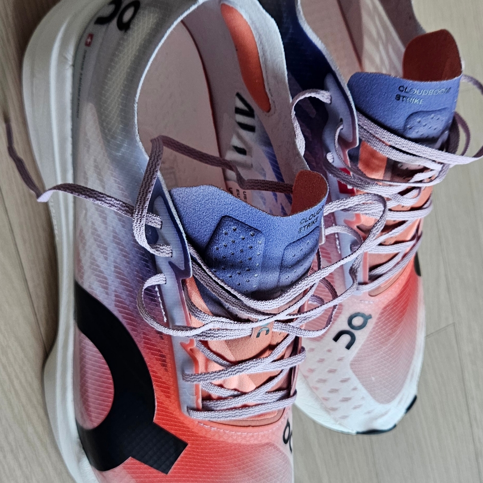 On Running Cloudboom Strike White Flame, Nike ZoomX Vaporfly Next% 3 Sail Cobalt Bliss Total Orange 착용 스타일 - 1