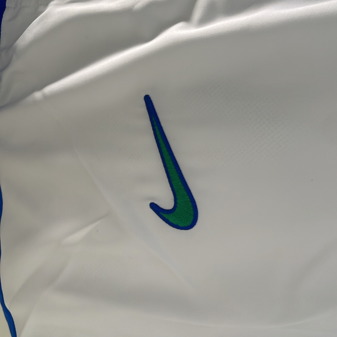 Nike Brazil 1998 Reissue Soccer Replica Track Jacket White (FZ6681-100) 착용 스타일 - 3