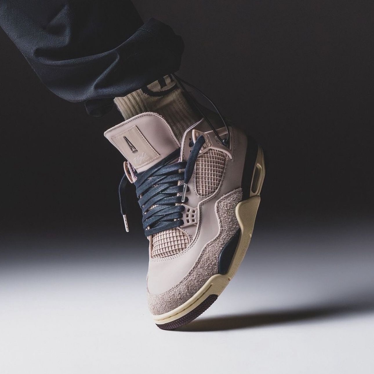 (W) Jordan 4 x A Ma Maniere Retro OG SP W.Y.W.S. 착용 스타일 - 5