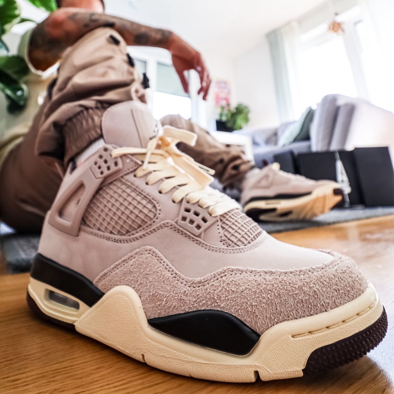 (W) Jordan 4 x A Ma Maniere Retro OG SP W.Y.W.S. 착용 스타일 - 1