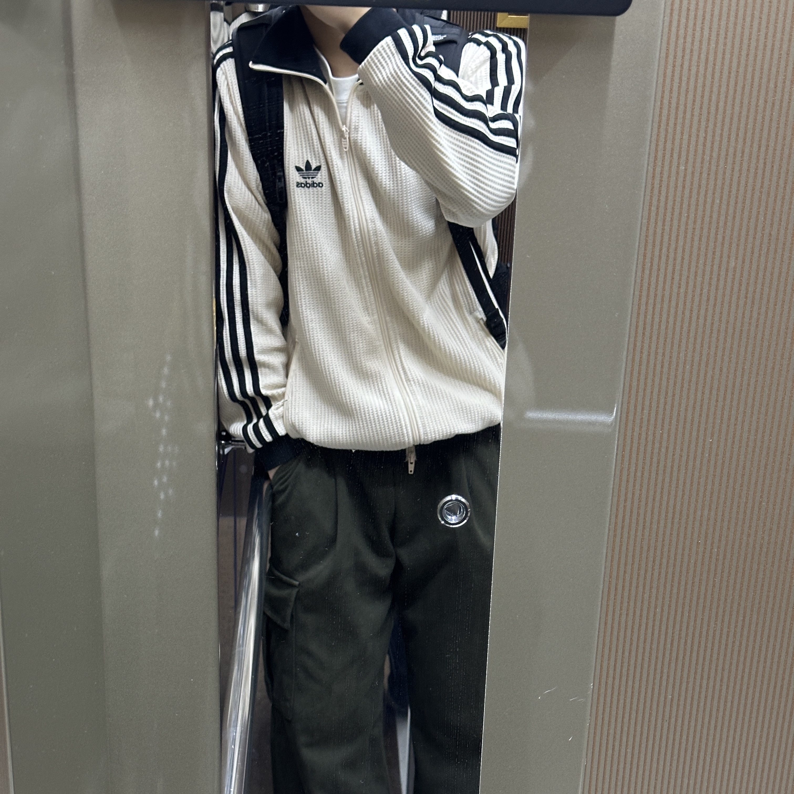 Adidas Waffle Beckenbauer Track Top Wonder White - KR Sizing, Adidas Adicolor Classics Beckenbauer Track Jacket Black - KR Sizing 착용 스타일 - 1