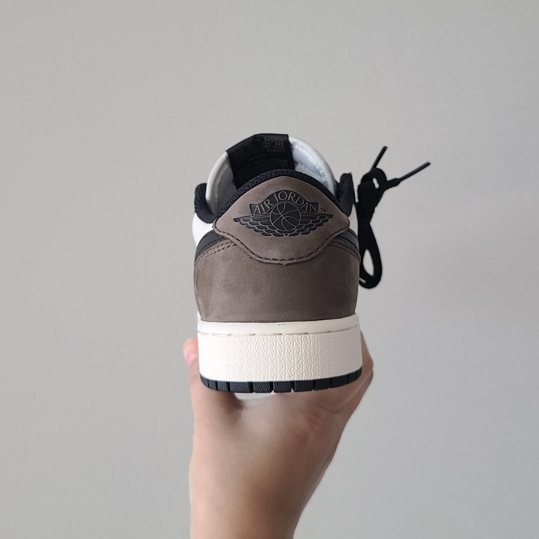 (GS) Jordan 1 Retro Low OG Mocha 착용 스타일 - 3