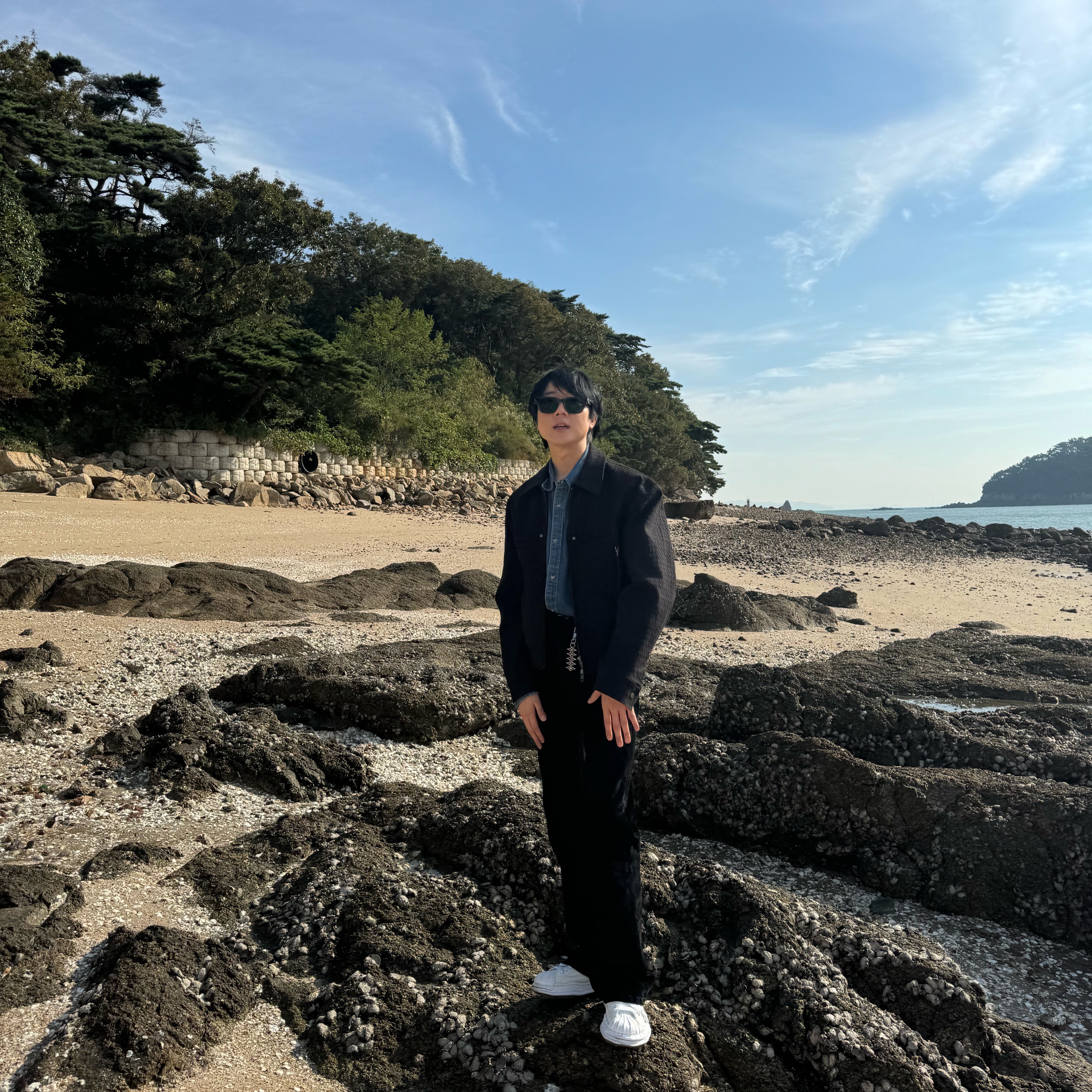 Gentle Monster x Maison Margiela MM110 Black Black, Maison Mihara Yasuhiro Blakey OG Sole Leather Low-top Sneakers White 착용 스타일