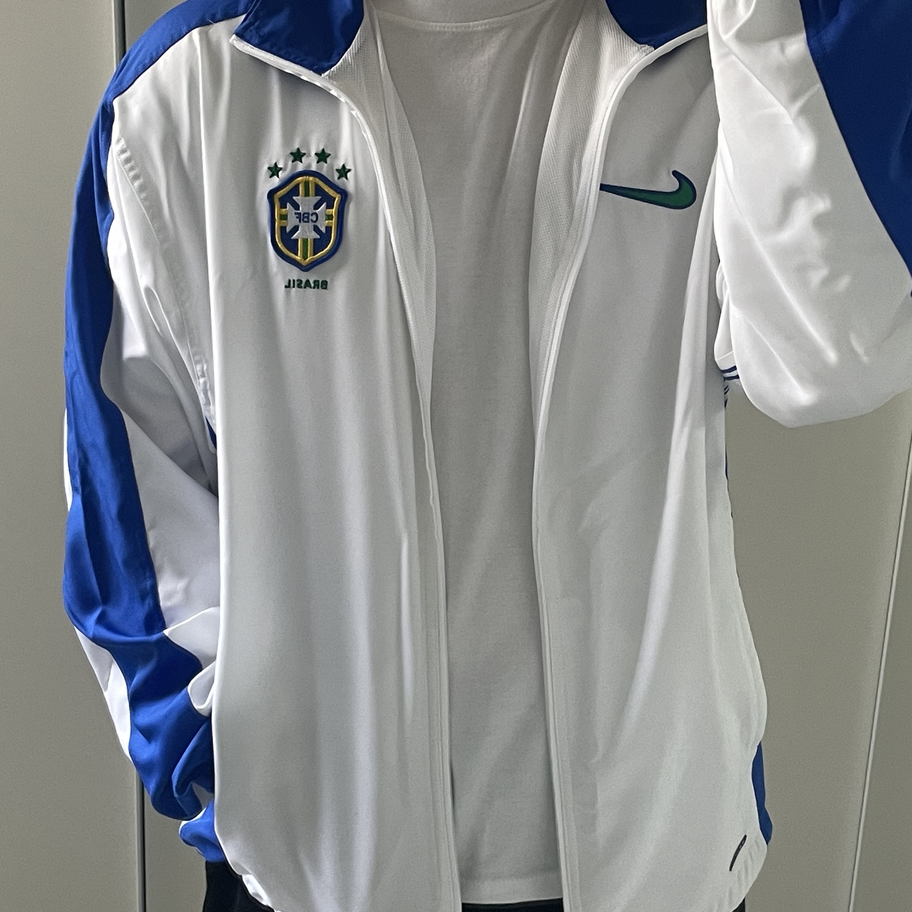 Nike Brazil 1998 Reissue Soccer Replica Track Jacket White (FZ6681-100) 착용 스타일 - 1