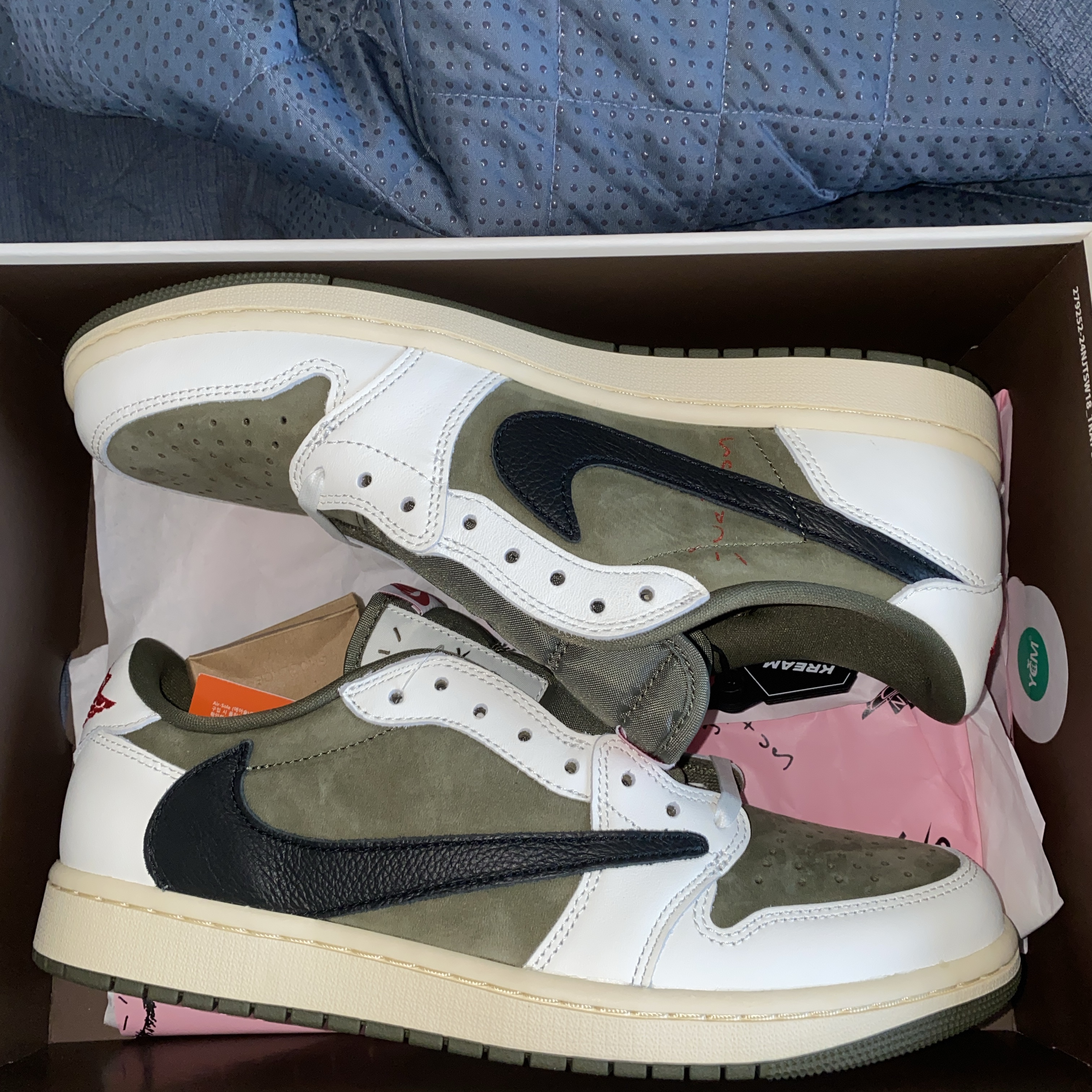 Jordan 1 x Travis Scott Retro Low OG SP Reverse Olive 착용 스타일