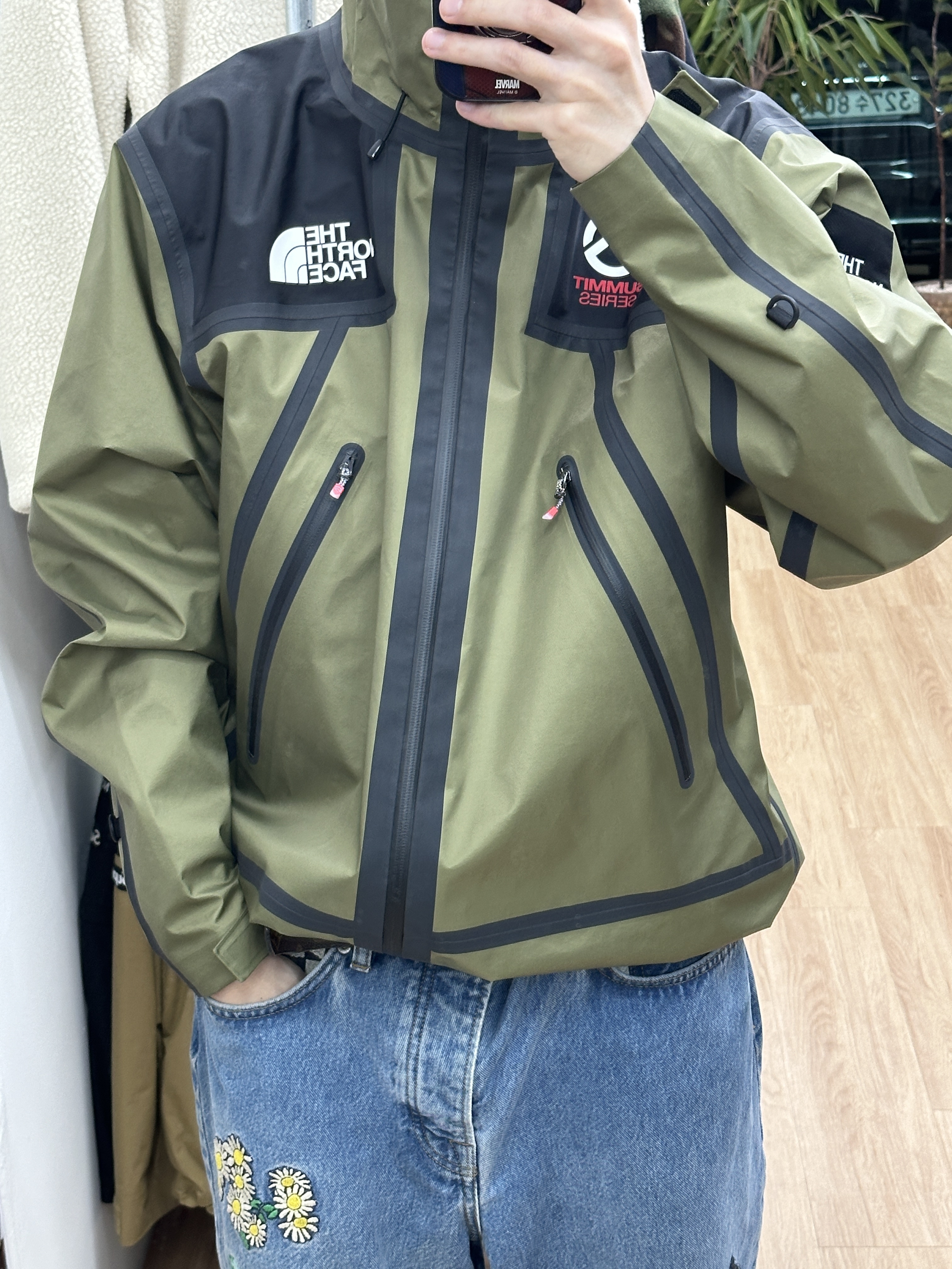 Supreme x The North Face Summit Series Outer Tape Seam Jacket Olive - 21SS 착용 스타일 - 2