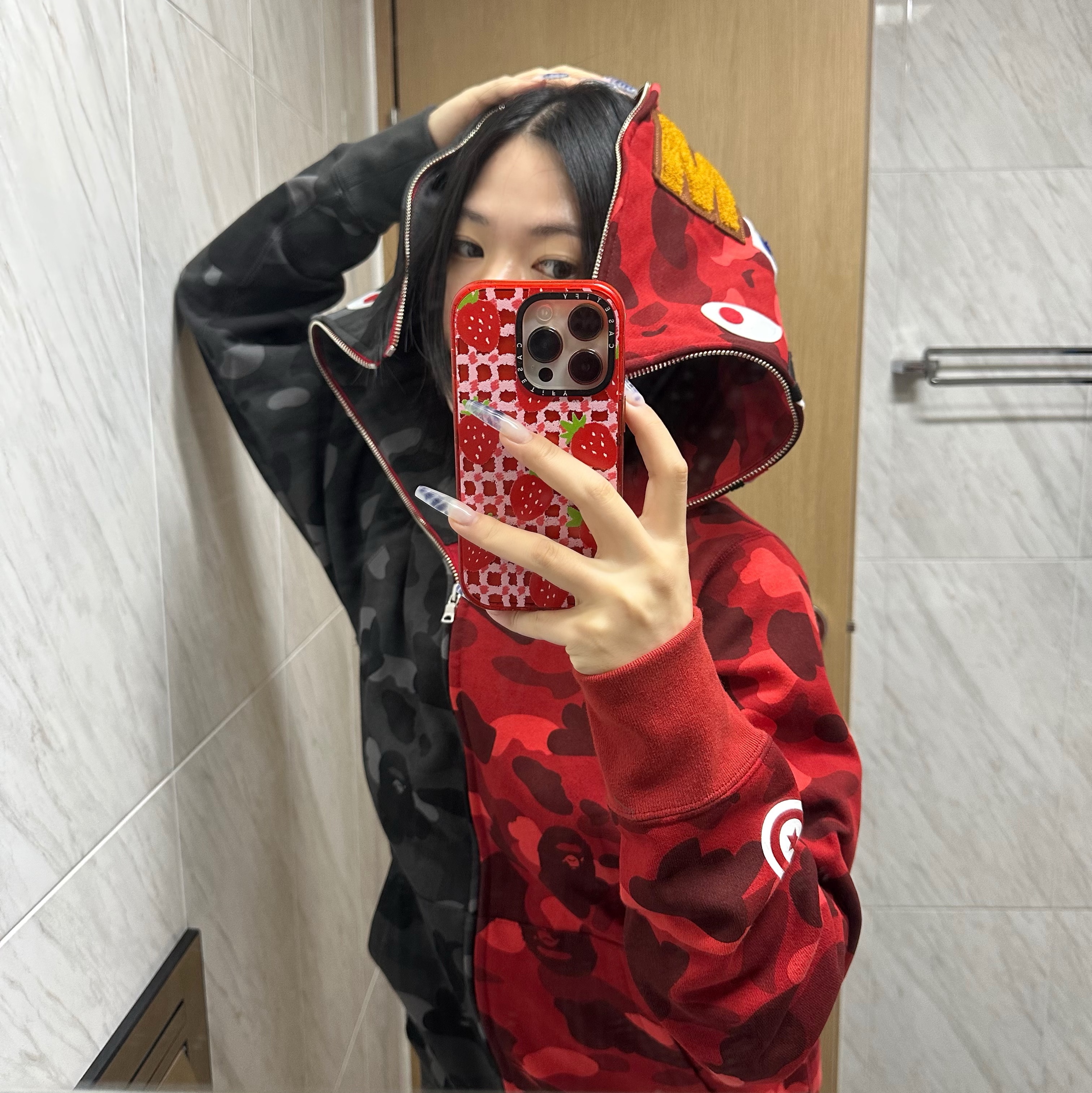BAPE Color Camo Separate Shark Full Zip Hoodie Red Black 착용 스타일