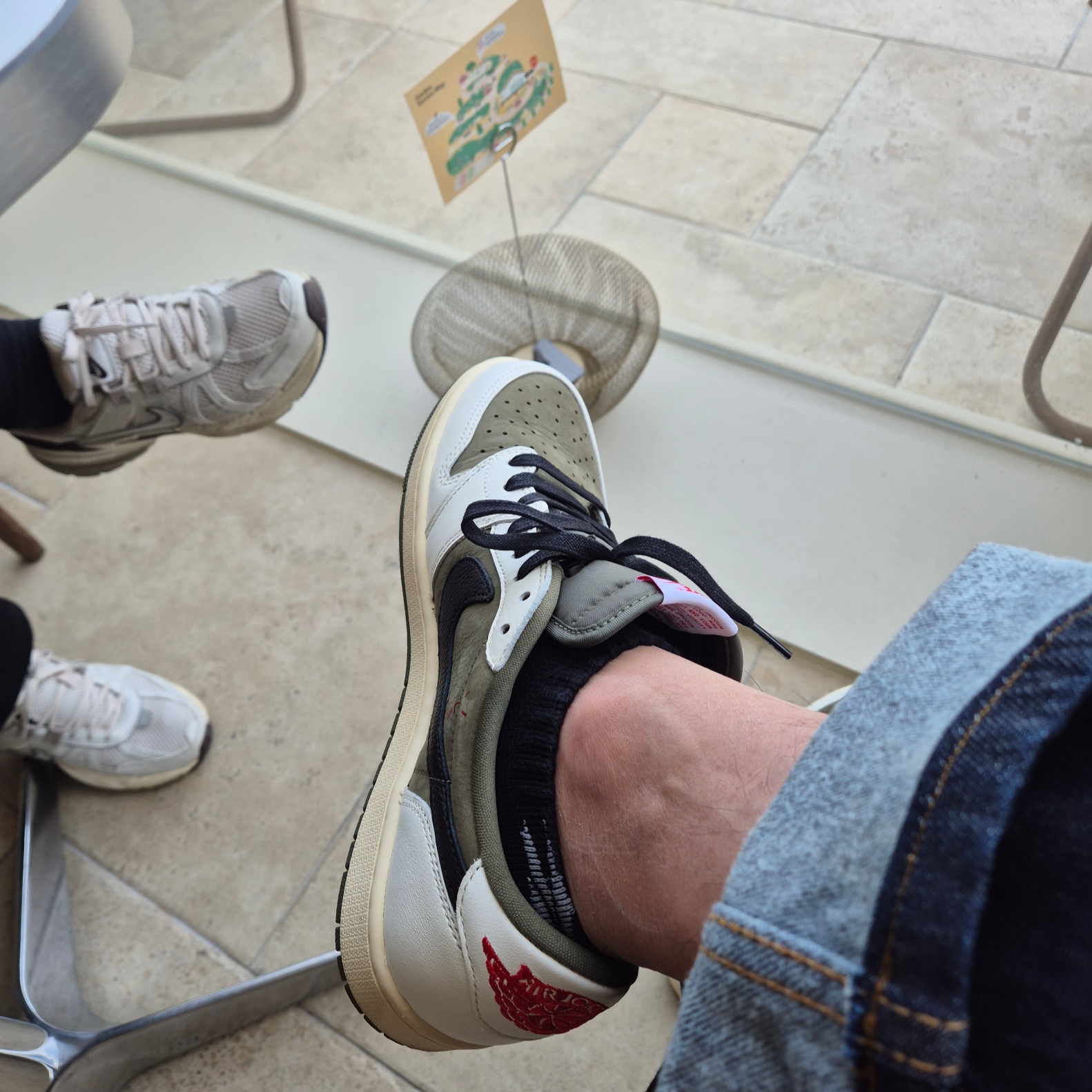 Jordan 1 x Travis Scott Retro Low OG SP Reverse Olive, IAB Studio Harajuku Hoodie Black - Harajuku Exclusive 착용 스타일 - 2