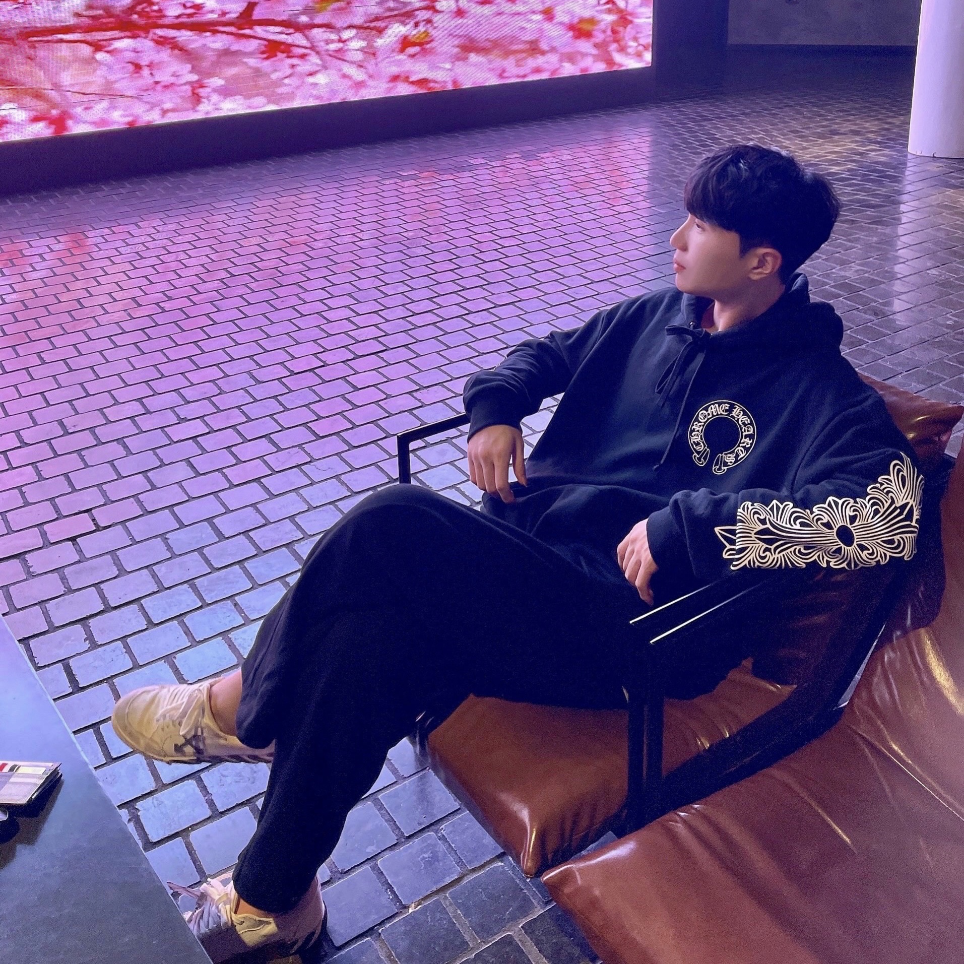 Chrome Hearts Horseshoe Floral Hoodie Black 착용 스타일