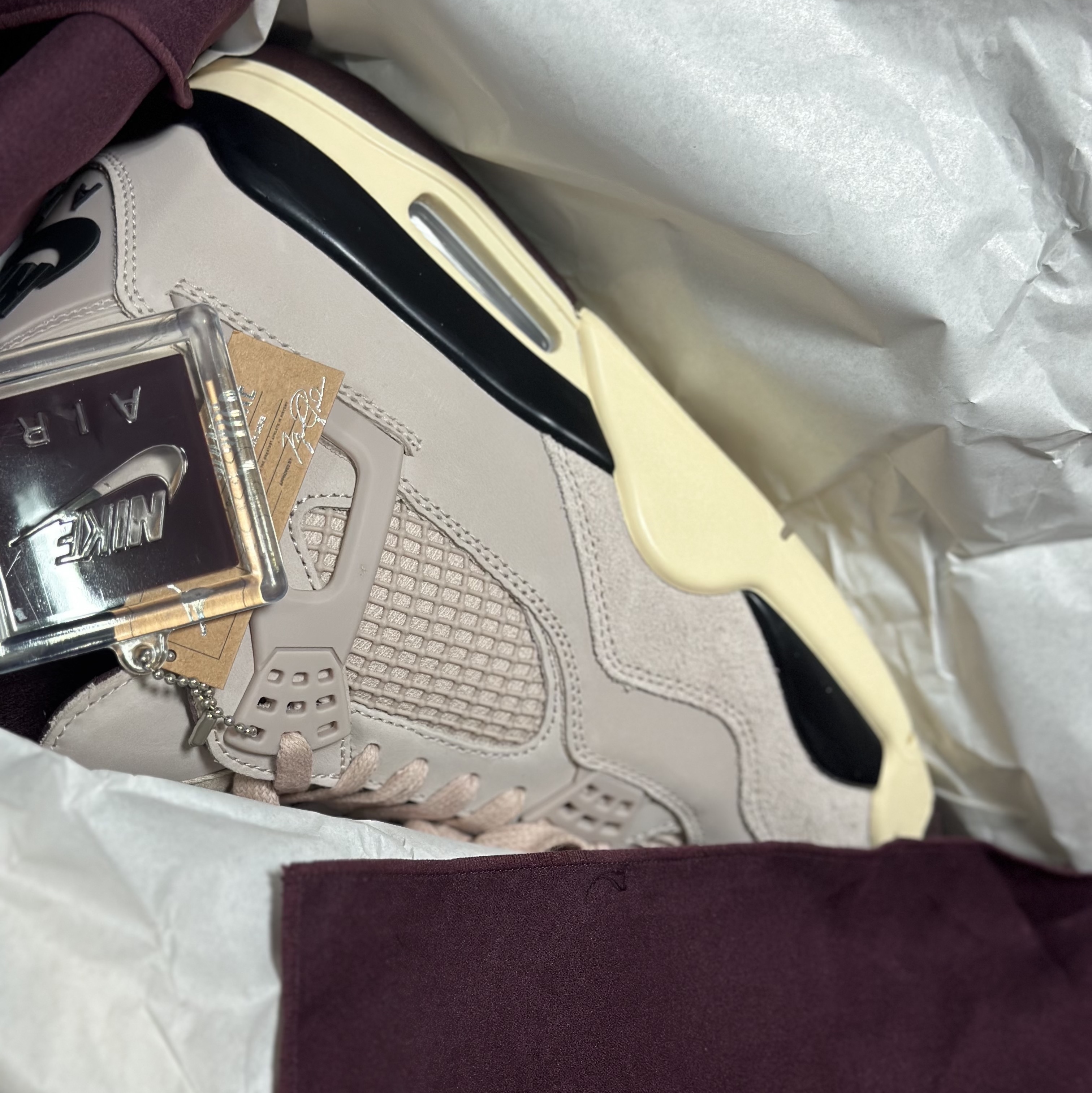(W) Jordan 4 x A Ma Maniere Retro OG SP W.Y.W.S. 착용 스타일