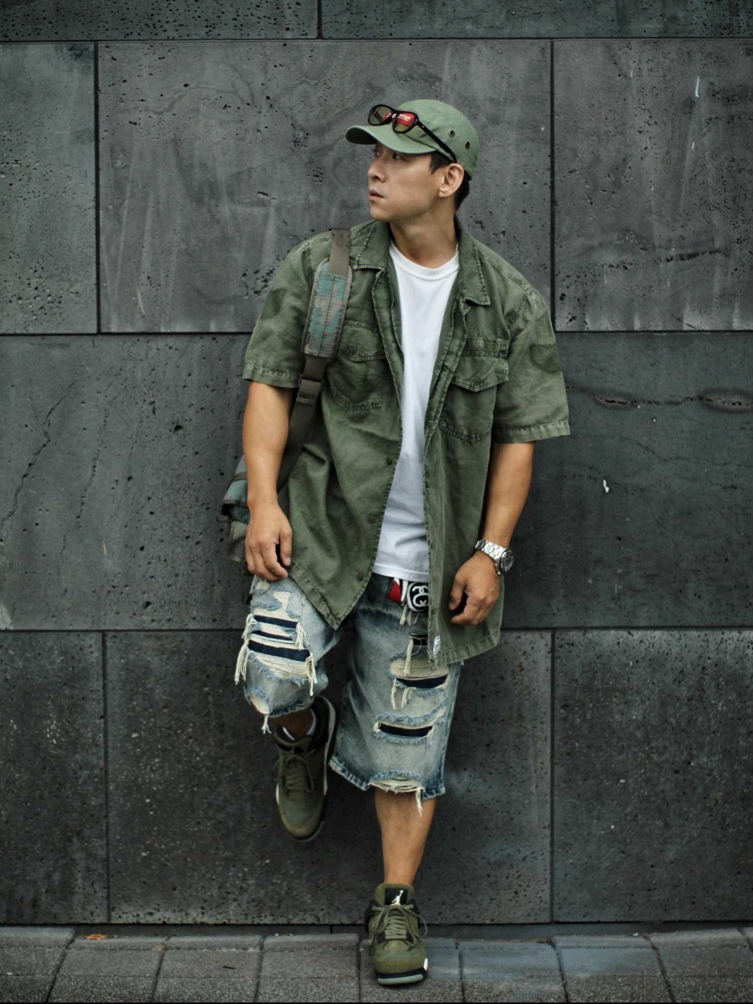 Supreme Military Camp Cap Olive - 24FW, Stussy Basic Stussy T-Shirt White 2024, 2025 착용 스타일 - 1