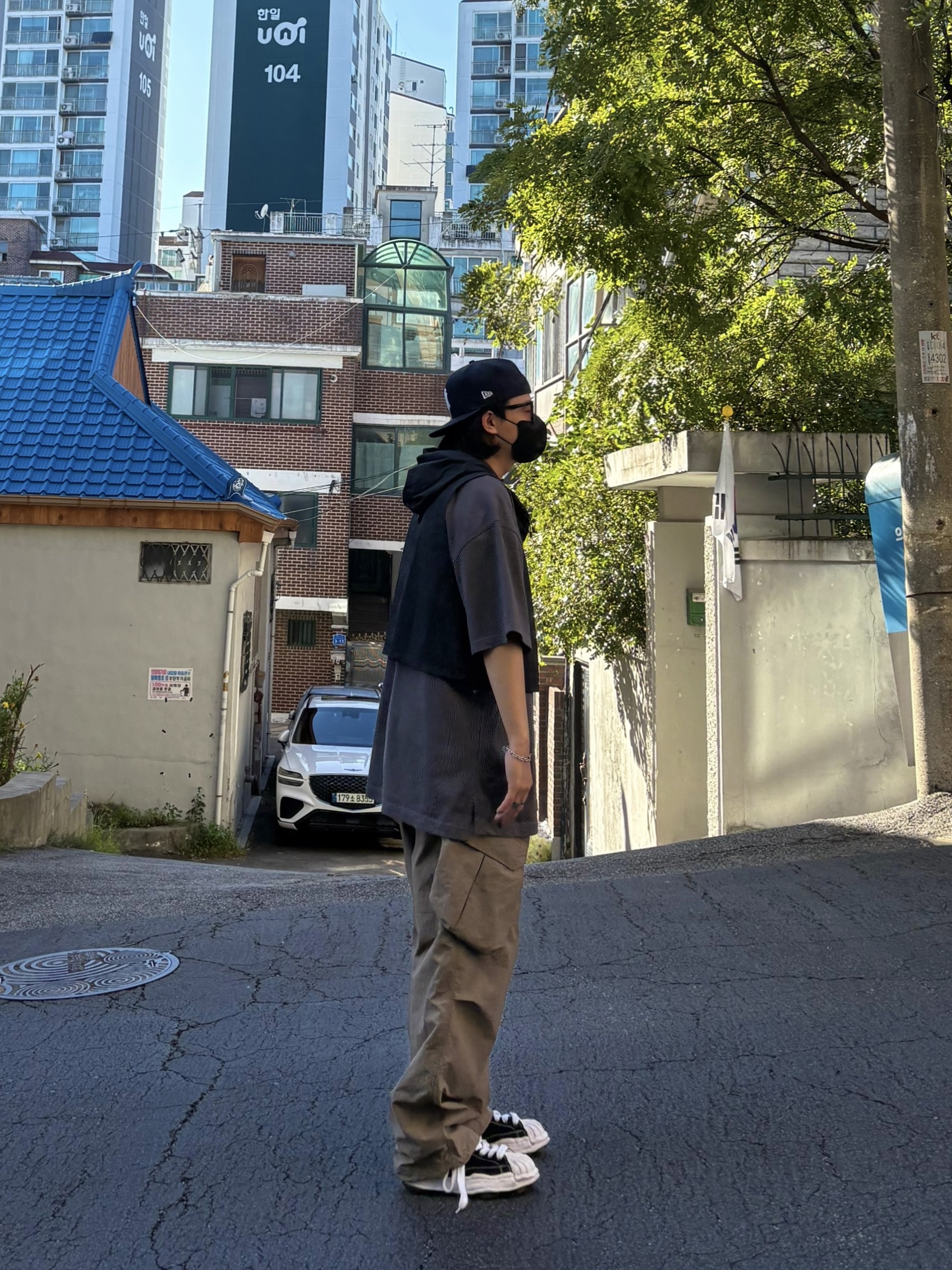 Maison Mihara Yasuhiro Blakey OG Sole Canvas Low-top Sneakers Black White, Supreme Gold Cross S Logo New Era Black - 24SS 착용 스타일 - 2