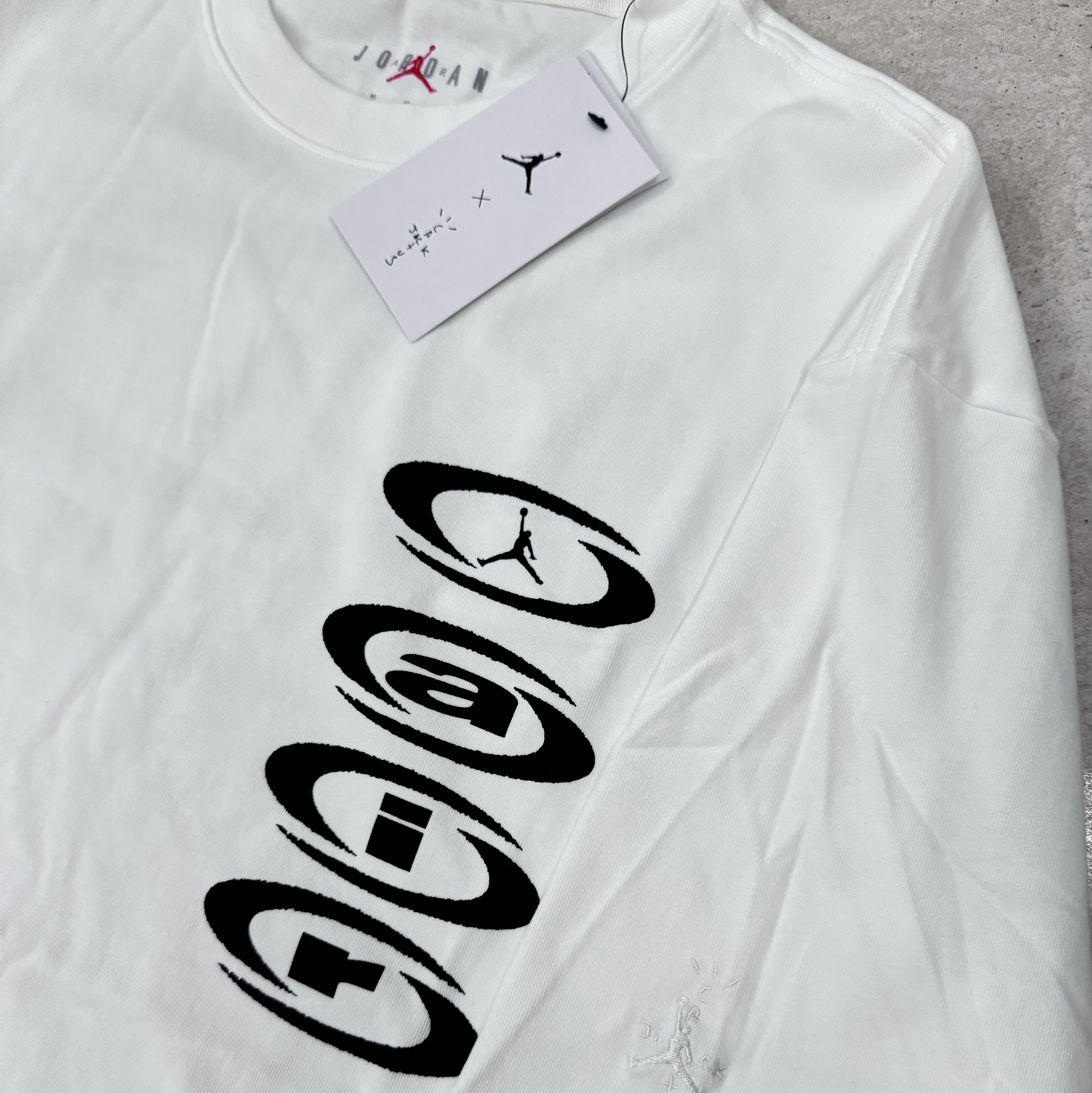 Jordan x Travis Scott T-Shirt Sail (DZ5514-133) 착용 스타일 - 3