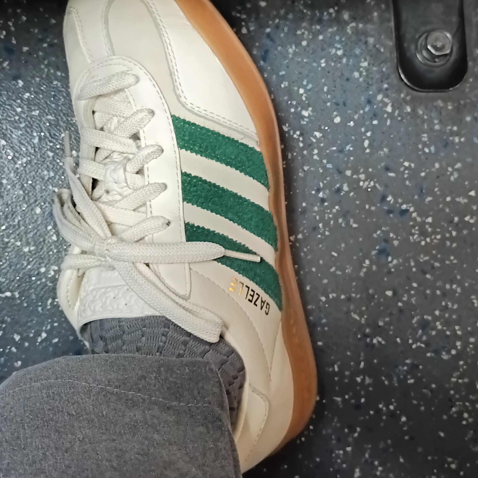 Adidas x Emmi Gazelle Indoor Off White Dark Green 착용 스타일 - 2
