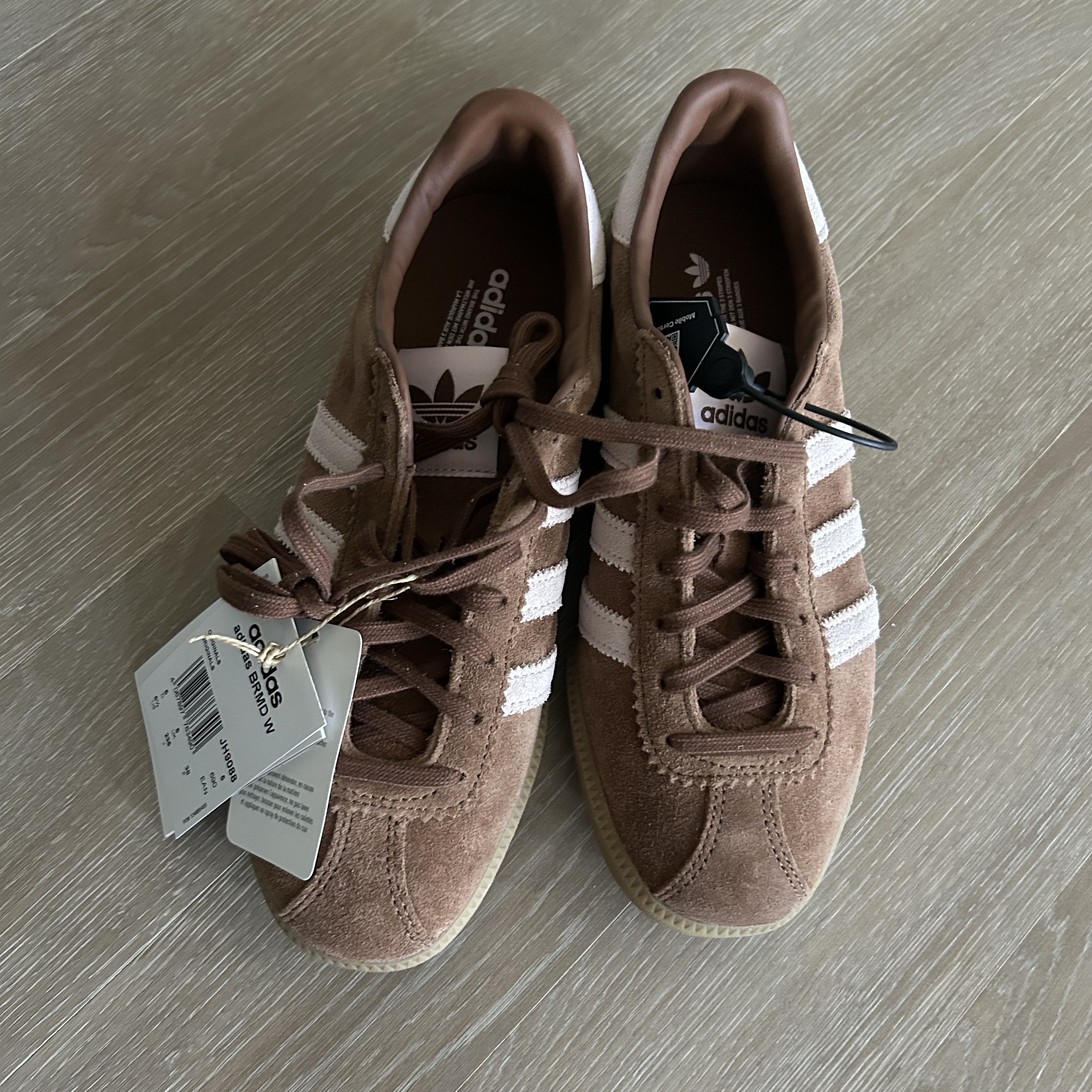 (W) Adidas Bermuda Preloved Brown 착용 스타일