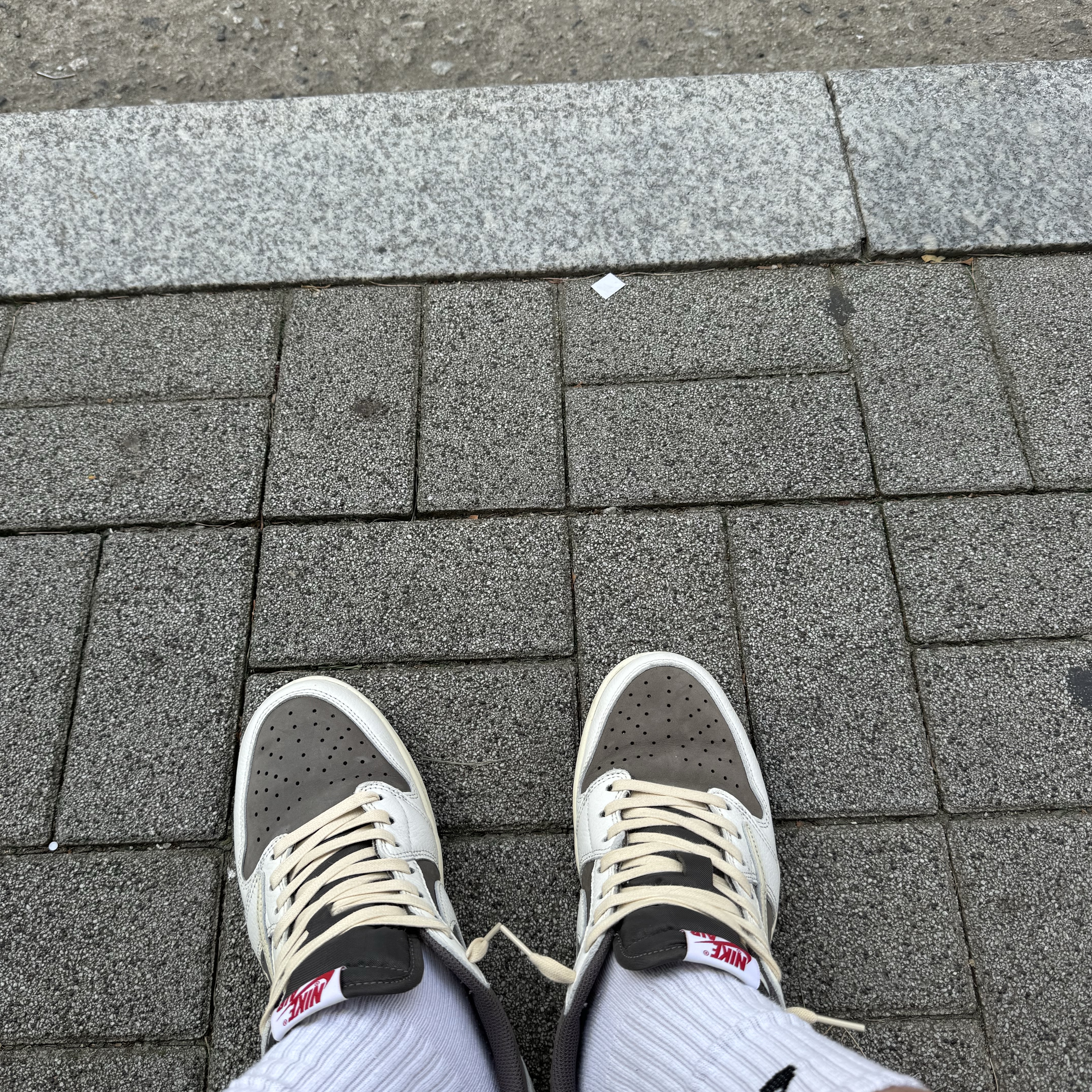 Jordan 1 x Travis Scott Retro Low OG SP Sail and Ridgerock, Nike x Peaceminusone LS T-Shirt Black (DR0098-010) 착용 스타일 - 1