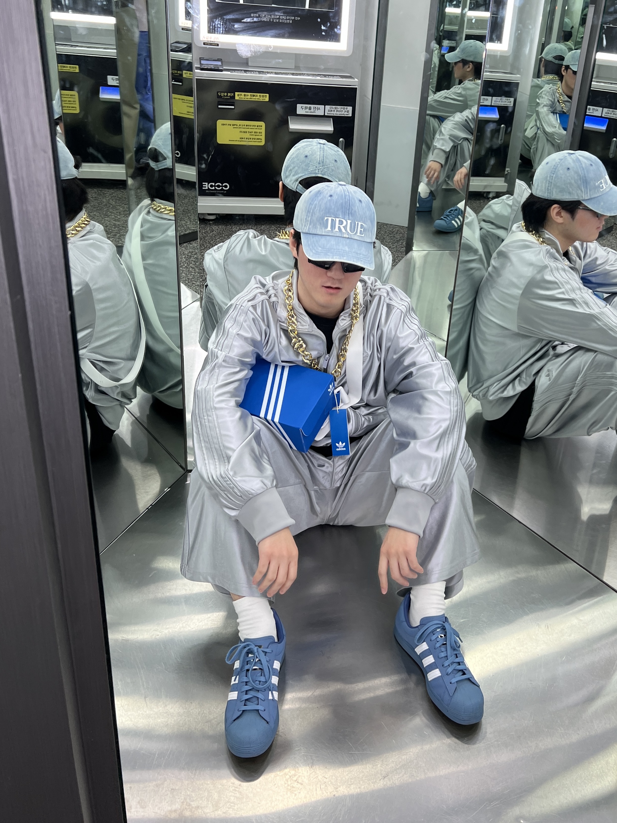 True Religion True Cap Indigo, Adidas x Kseniaschnaider Shoebox Bag Blue Bird 착용 스타일 - 1