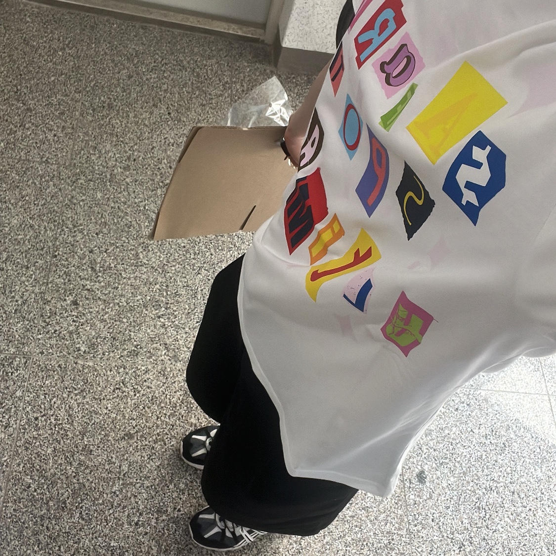 Safarispot Stickerpack Tee White, Asics Unlimited Gel-Sonoma 15-50 Carrier Grey White Alyssum 착용 스타일