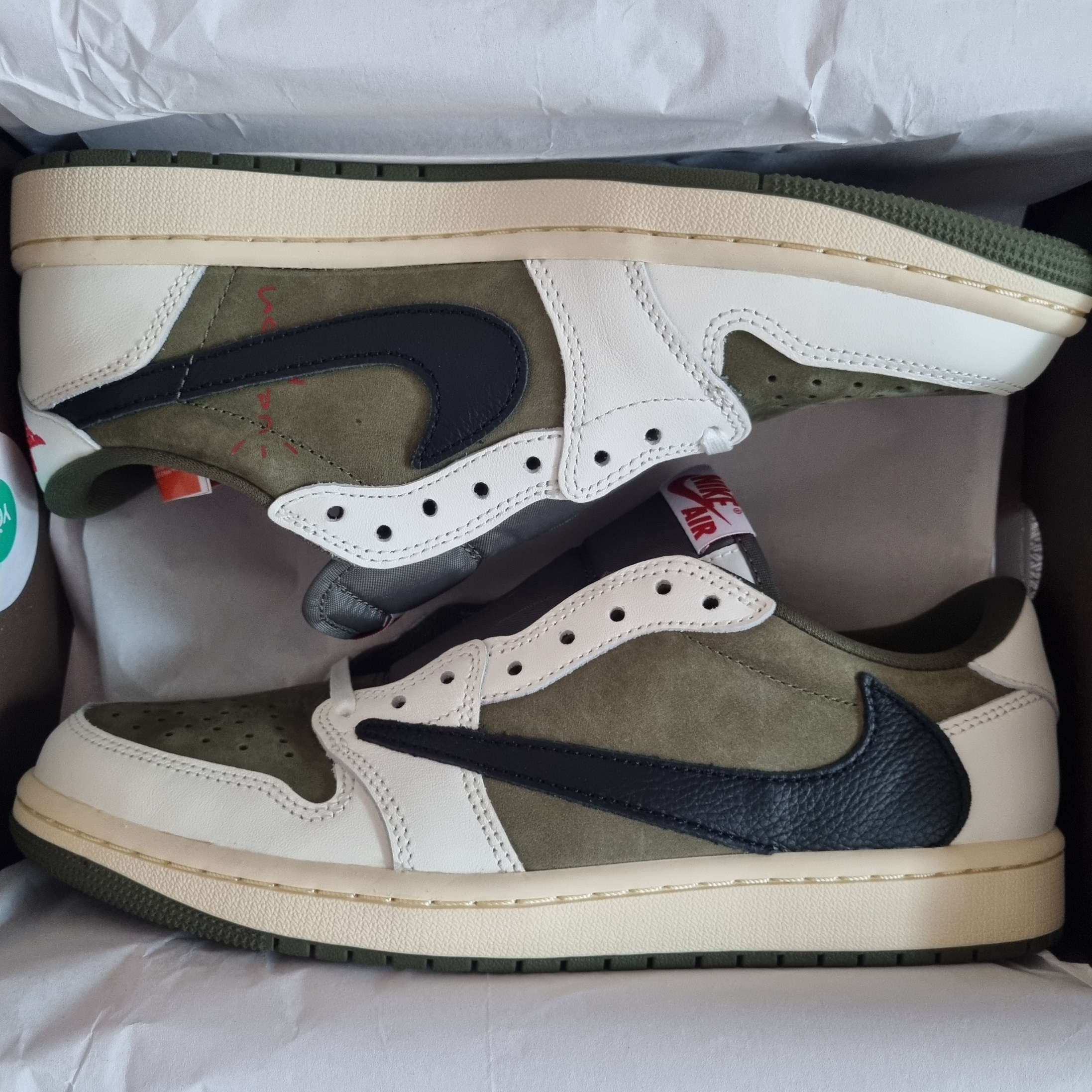 Jordan 1 x Travis Scott Retro Low OG SP Reverse Olive 착용 스타일