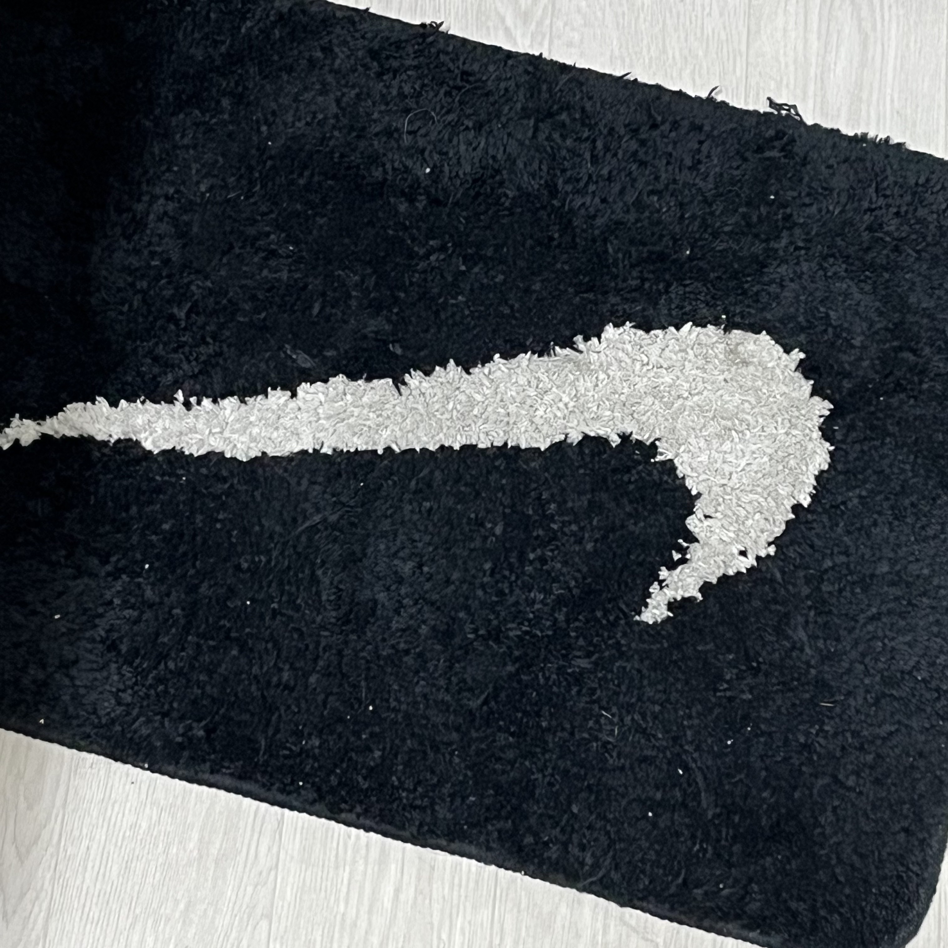 Nike Swoosh Rug Black White 착용 스타일