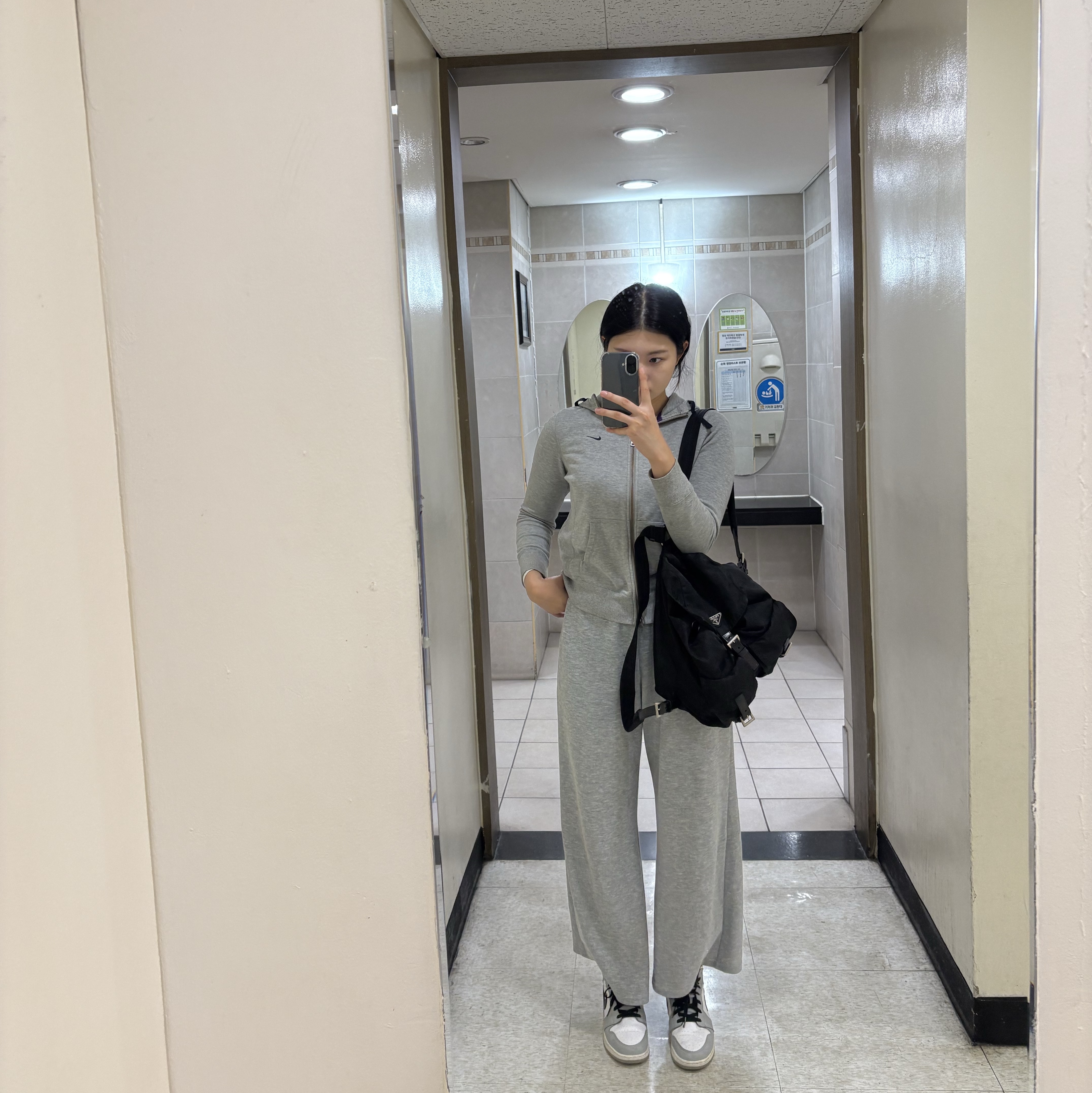 Jordan 1 Low Light Smoke Grey 착용 스타일 - 2