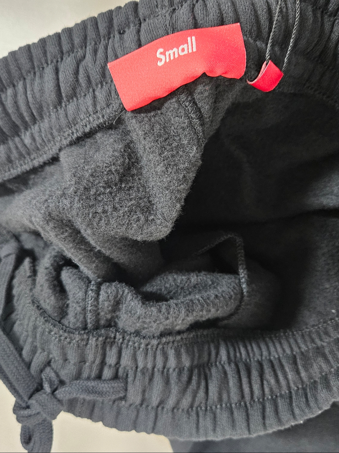 Supreme Satin Applique Sweatpants Black - 24FW 착용 스타일 - 4