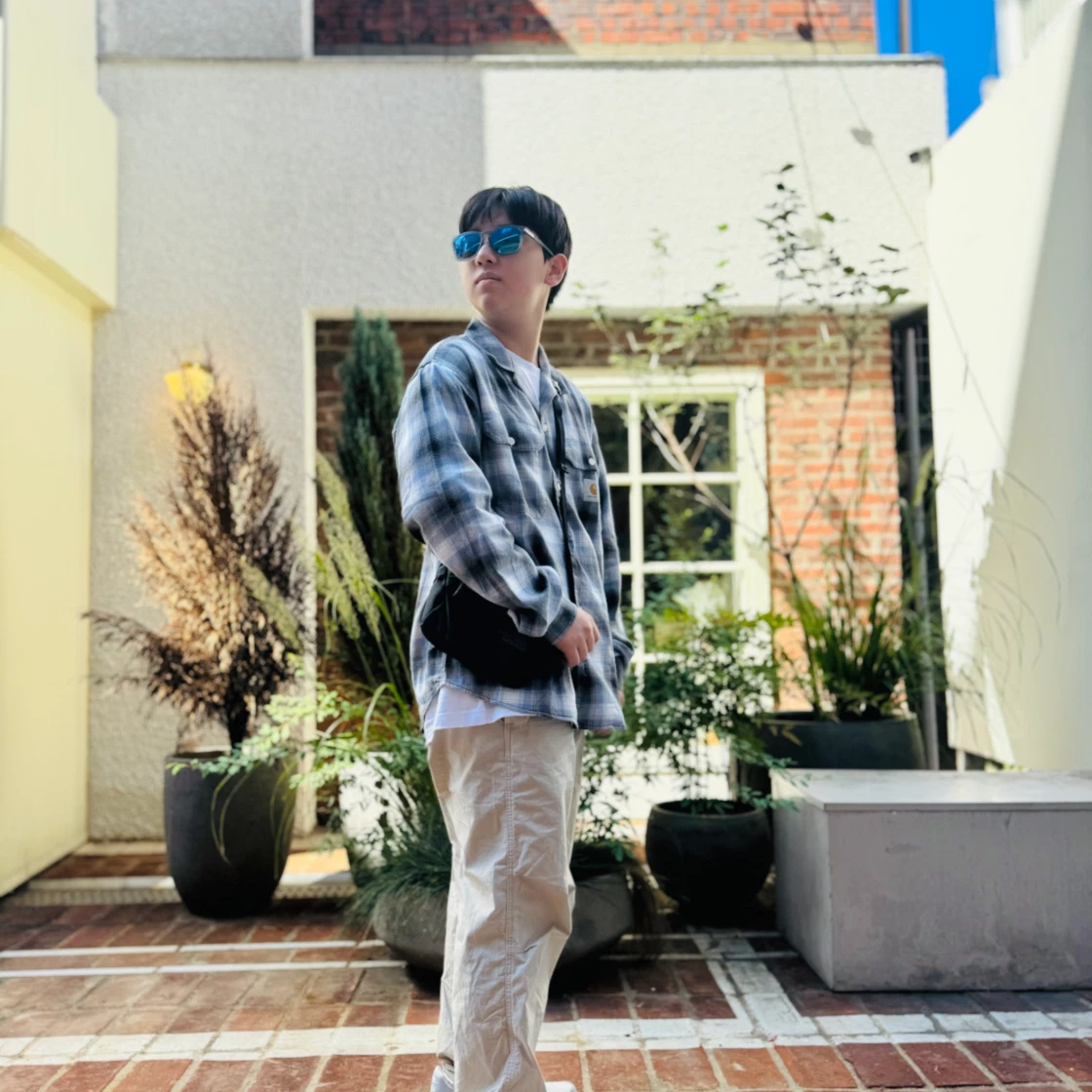 오클리 래치 스퀘어 매트 그레이 잉크 프레임 프리즘 사파이어 렌즈 로우 브릿지 핏 | Oakley | KREAM KREAM | 한정판 거래의 FLEX