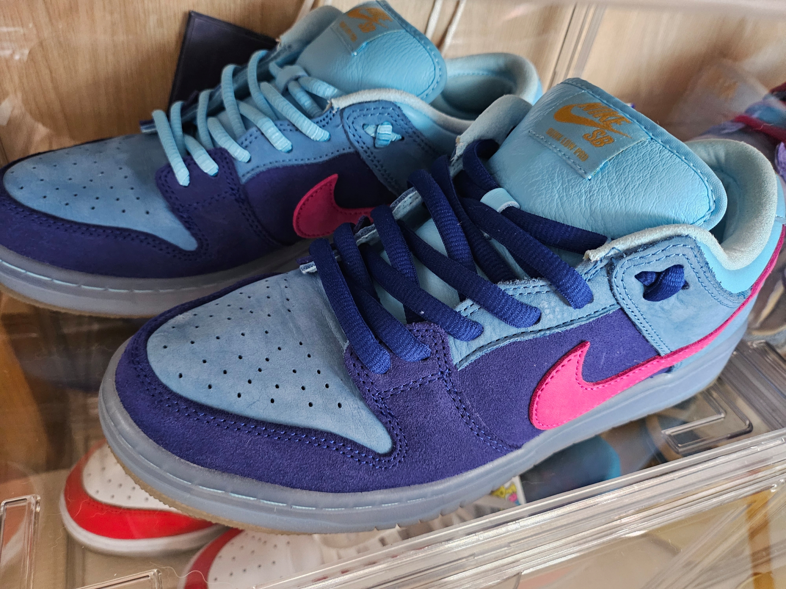 Nike x Run The Jewels SB Dunk Low Deep Royal Blue and Active Pink 착용 스타일