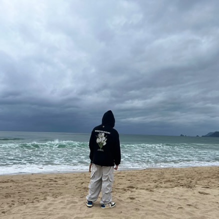 Wooyoungmi Flower Print Back Logo Hoodie Black - 22SS, Jordan 1 x Travis Scott x Fragment Retro Low OG SP Military Blue 착용 스타일