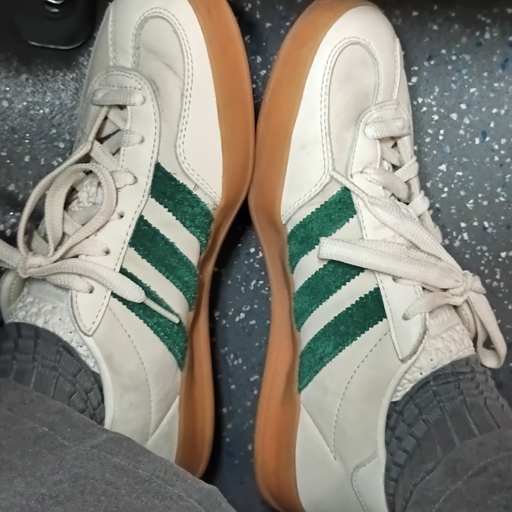 Adidas x Emmi Gazelle Indoor Off White Dark Green 착용 스타일 - 1