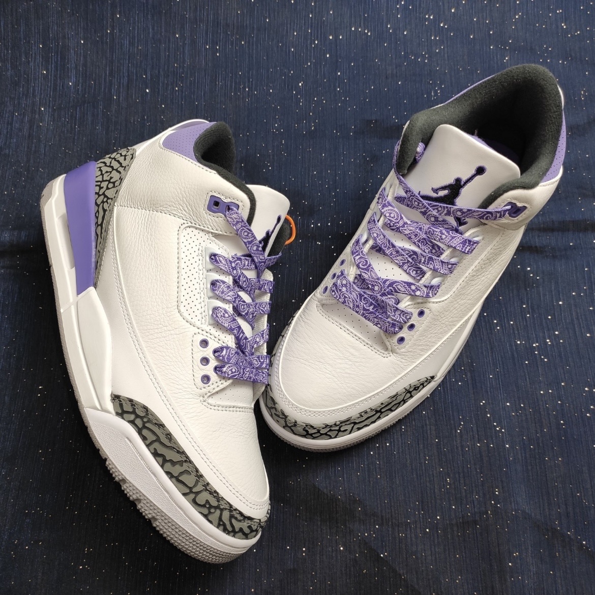 (W) Nike Air Force 1 '07 Essential Paisley Swoosh White Black 착용 스타일 - 2