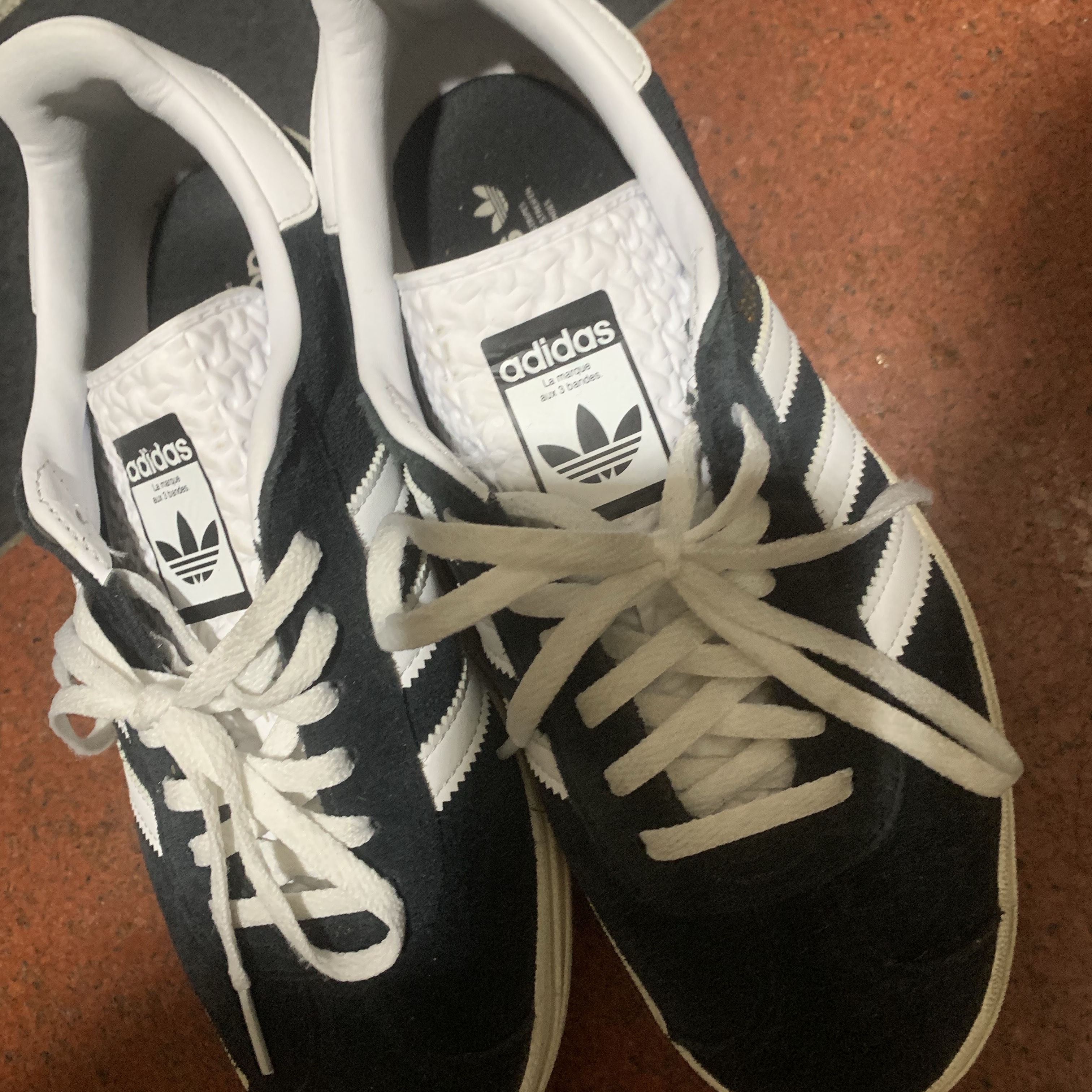 (W) Adidas Gazelle Bold Core Black Cloud White 착용 스타일