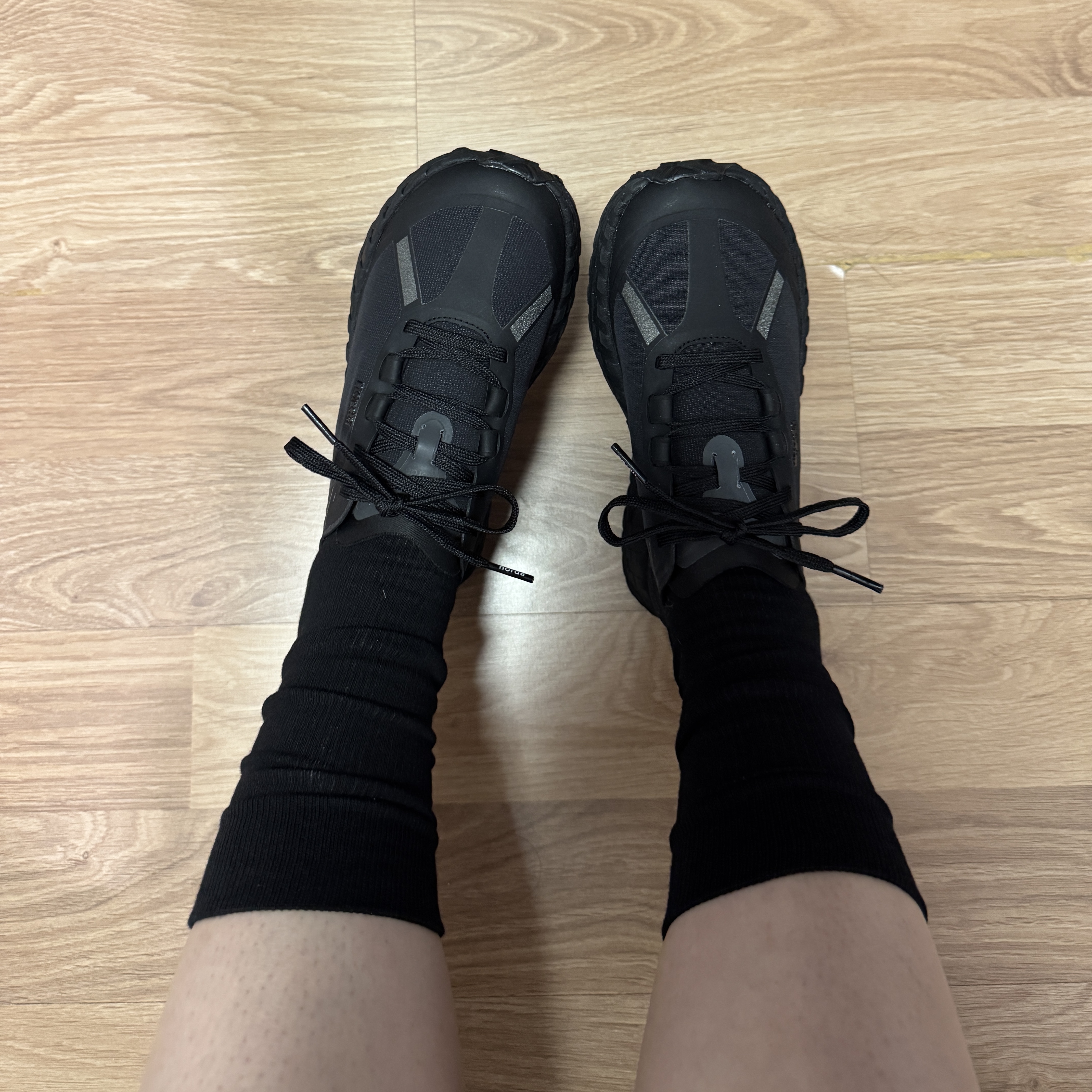 (W) Norda 001/A Stealth Black 착용 스타일