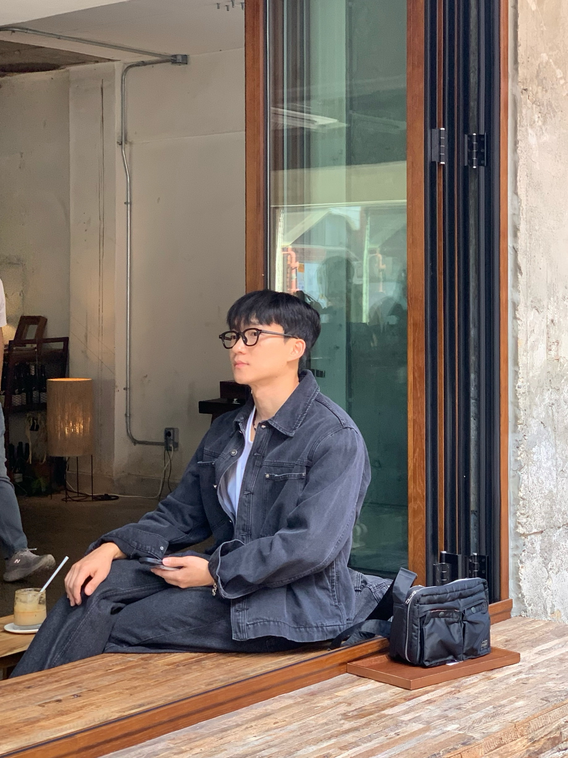 Porter Tanker Shoulder Bag S Black 착용 스타일 - 3