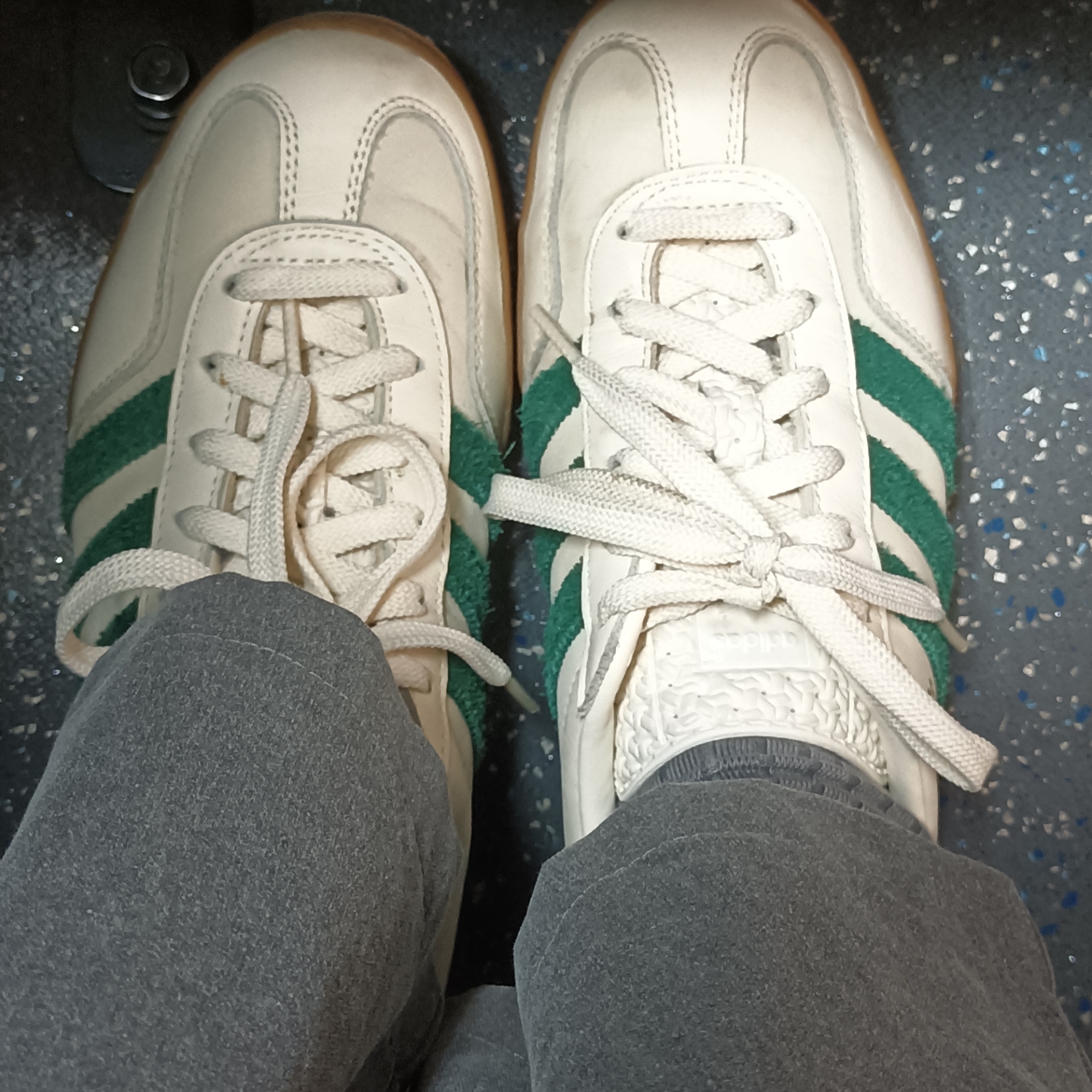 Adidas x Emmi Gazelle Indoor Off White Dark Green 착용 스타일 - 3