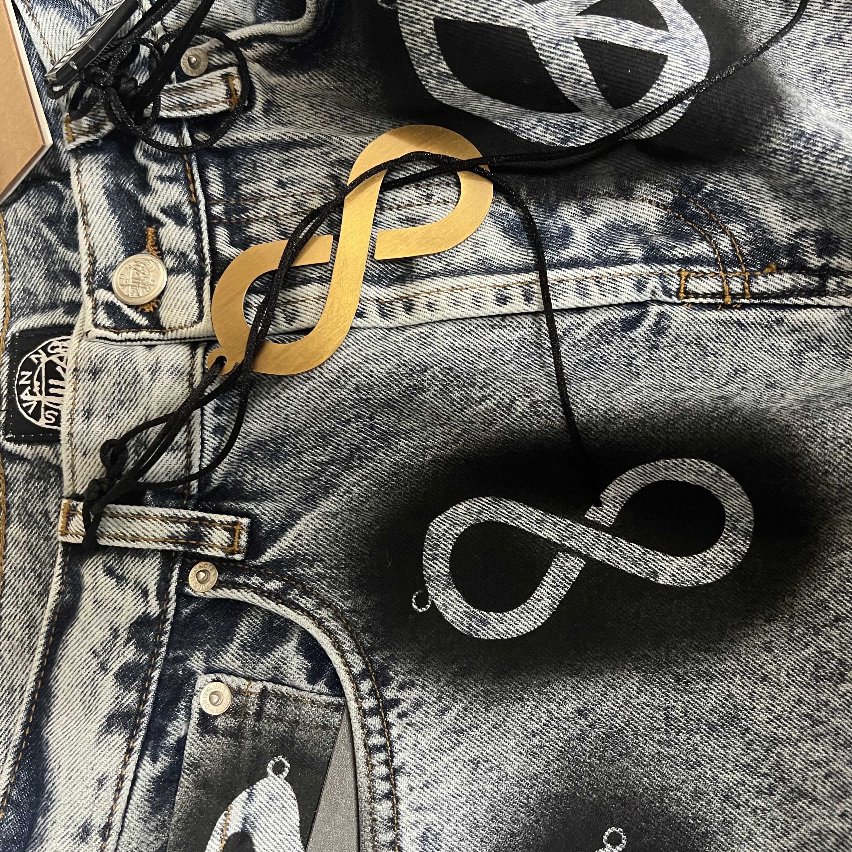 Stussy x Dries Van Noten Hand Stencilled Jean Washed Blue 착용 스타일 - 2