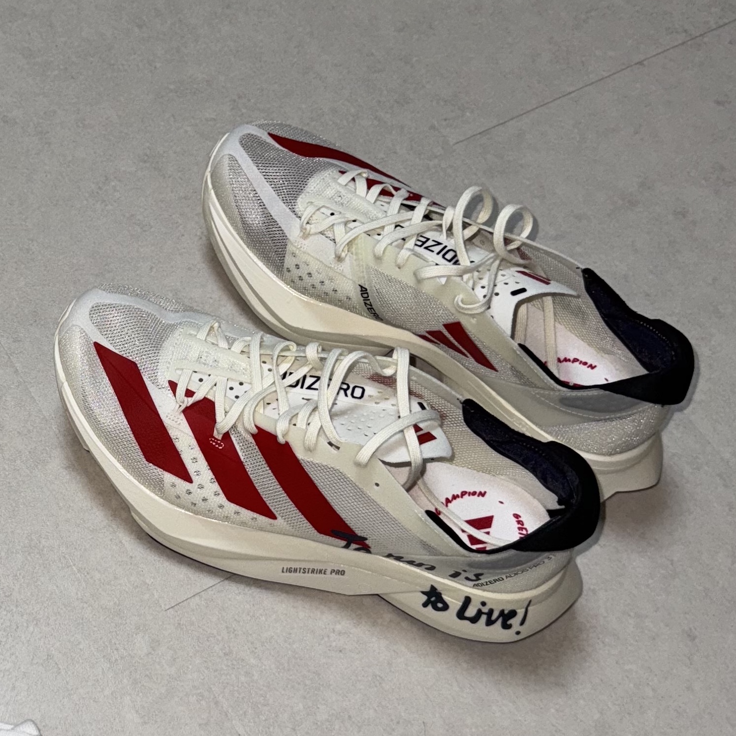 Adidas Adizero Adios Pro 3 Off White Better Scarlet 착용 스타일
