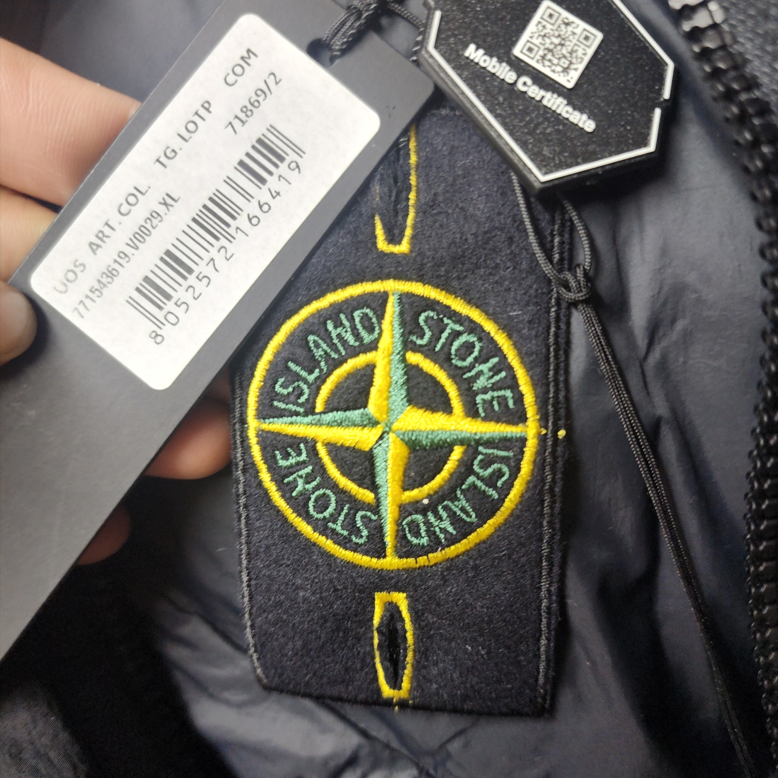 Stone Island 43619 Nylon Metal Econyl Regenerated Nylon Down Jacket Black - 22FW 착용 스타일