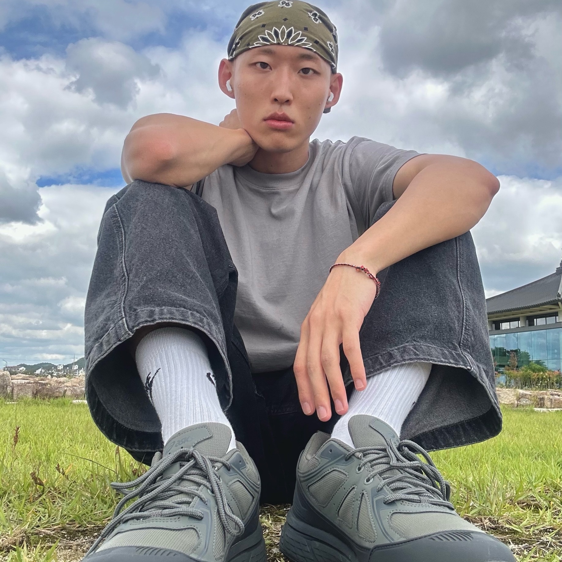 Yeezy YZY Short Sleeve T-Shirt Grey, Asics Gel-Venture 6 Feather Grey Black 착용 스타일 - 2